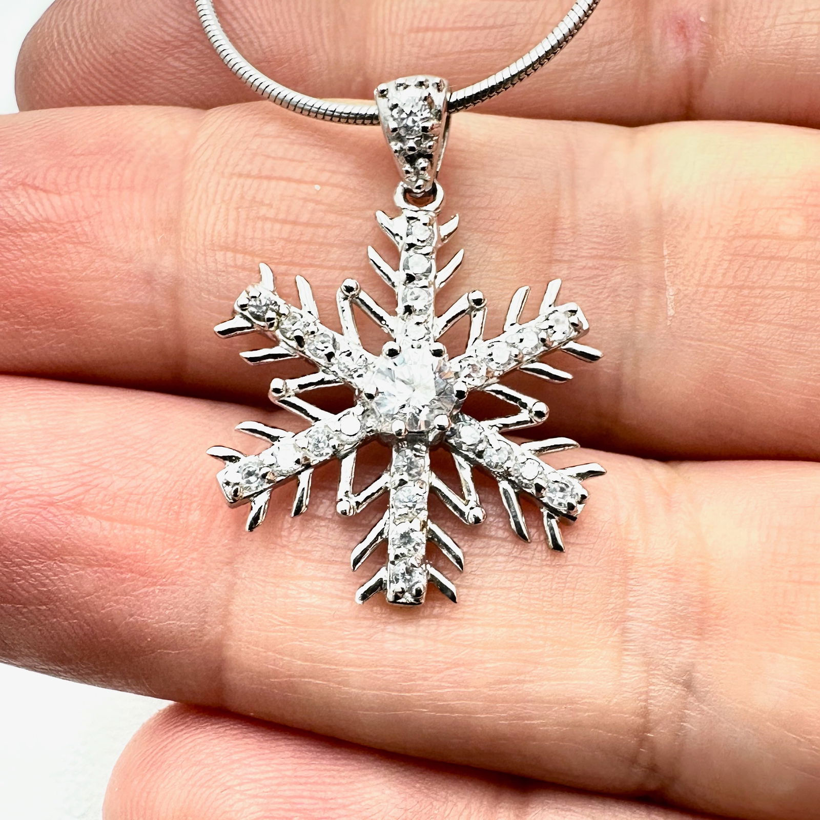 Cubic Zirconia Snowflake Pendant Sterling Silver Necklace 17 Inch Chain Weight 7 Grams (1 of 2)