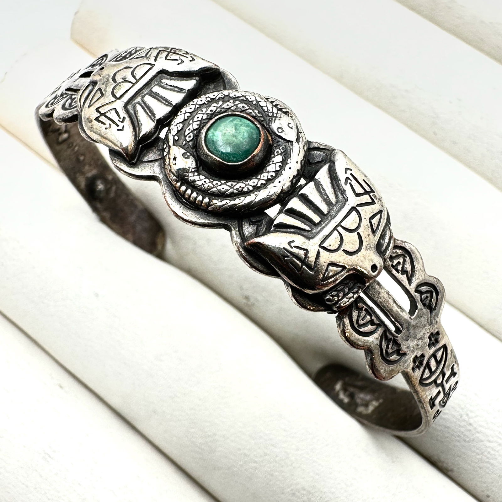 Vintage Native American Harvey Era Turquoise Thunderbird Design Sterling Silver Cuff Bracelet 6.5 (1 of 3)