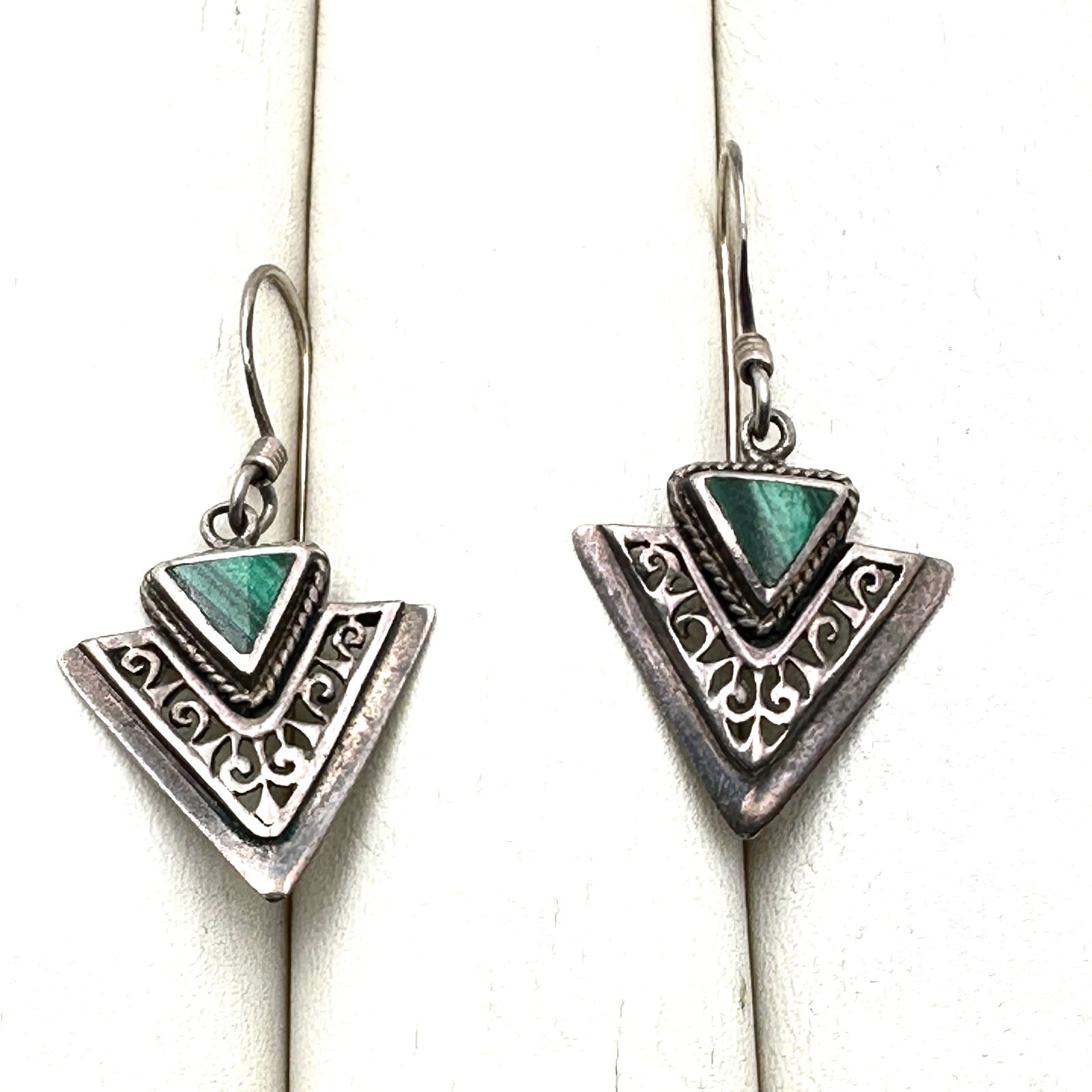 Green Malachite Sterling Silver Pierced Chandelier Earrings 1.5 Inch: Green Malachite Sterling Silver Pierced Chandelier Earrings 1.5 Inch