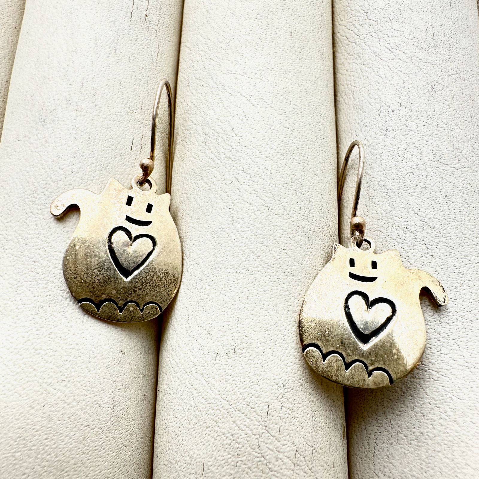 Cat Design Sterling Silver Pierced Earrings 1 Inch: Cat Design Sterling Silver Pierced Earrings 1 Inch