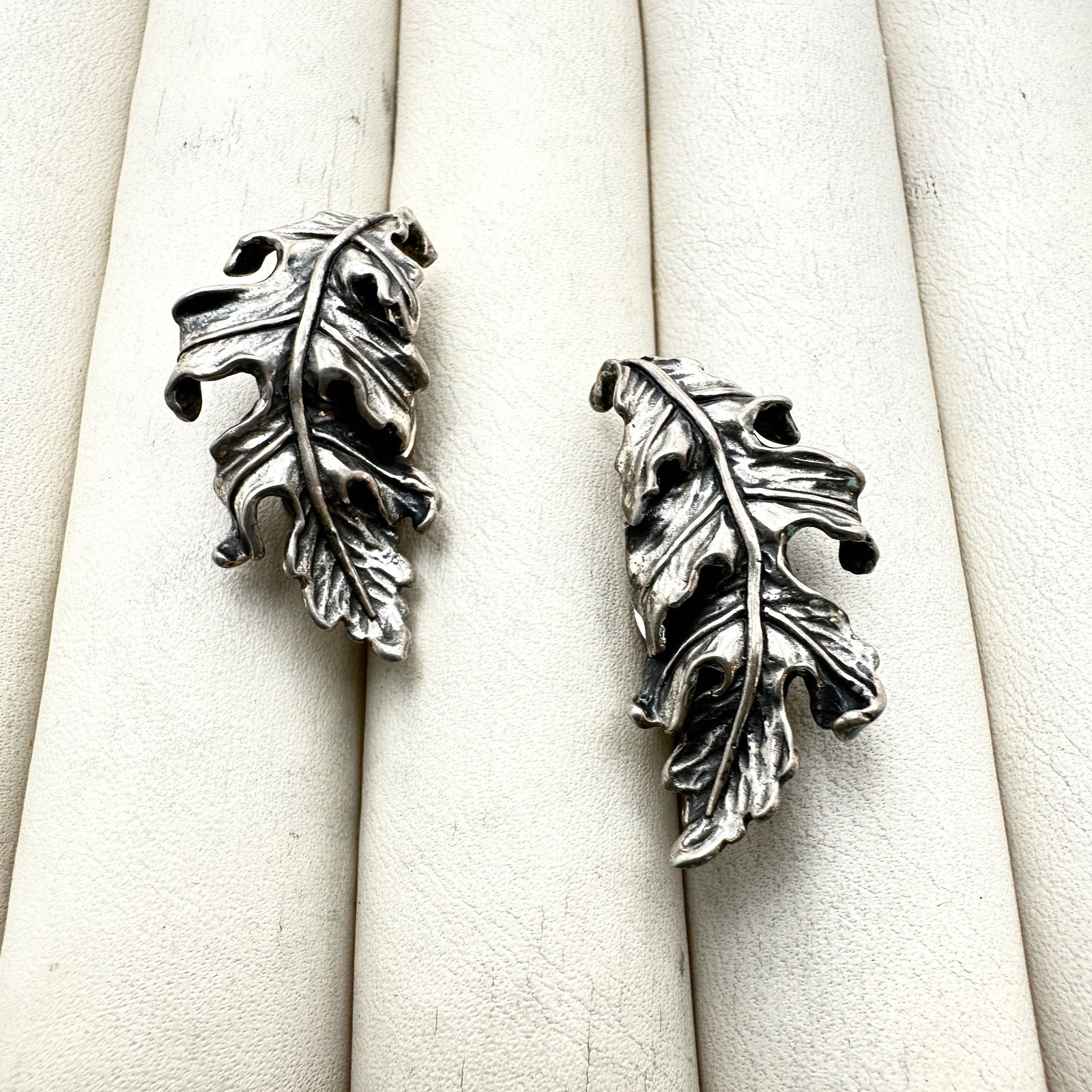 Napier Sterling Silver Clip Earrings Leaf Design 1 Inch 12 Grams: Napier Sterling Silver Clip Earrings Leaf Design 1 Inch 12 Grams