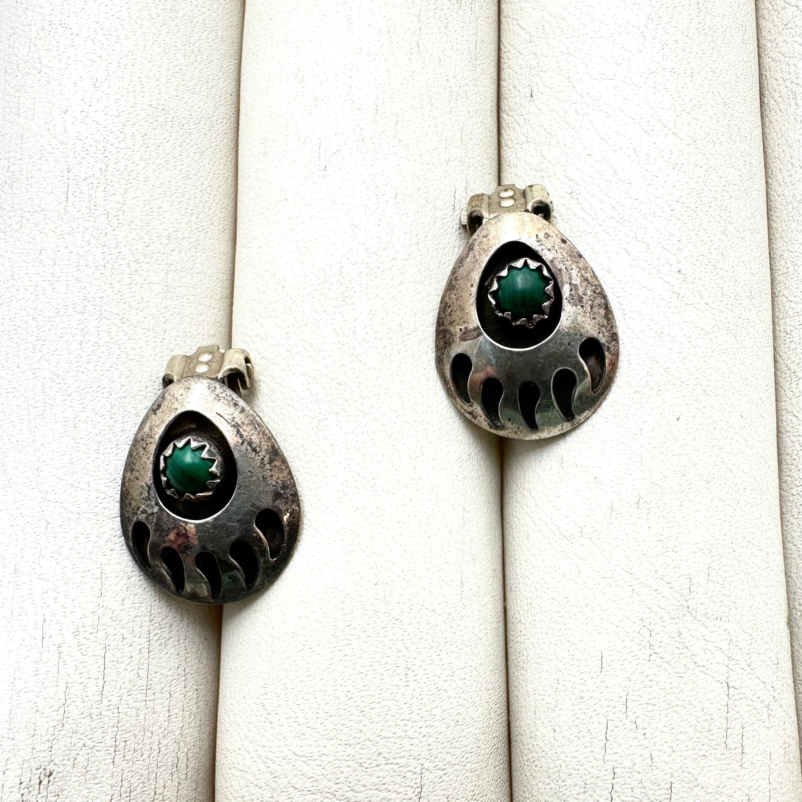 Vintage Native American Turquoise Bear Claw Design Sterling Silver Clip Earrings 3/4 Inch: Vintage Native American Turquoise Bear Claw Design Sterling Silver Clip Earrings 3/4 Inch