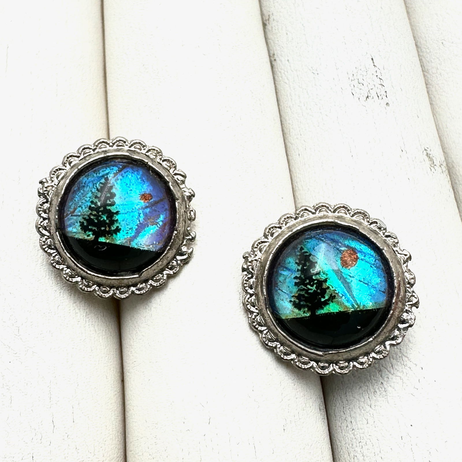 Vintage Butterfly Wing Design Under Glass Sterling Silver Screw Back Earrings: Vintage Butterfly Wing Design Under Glass Sterling Silver Screw Back Earrings