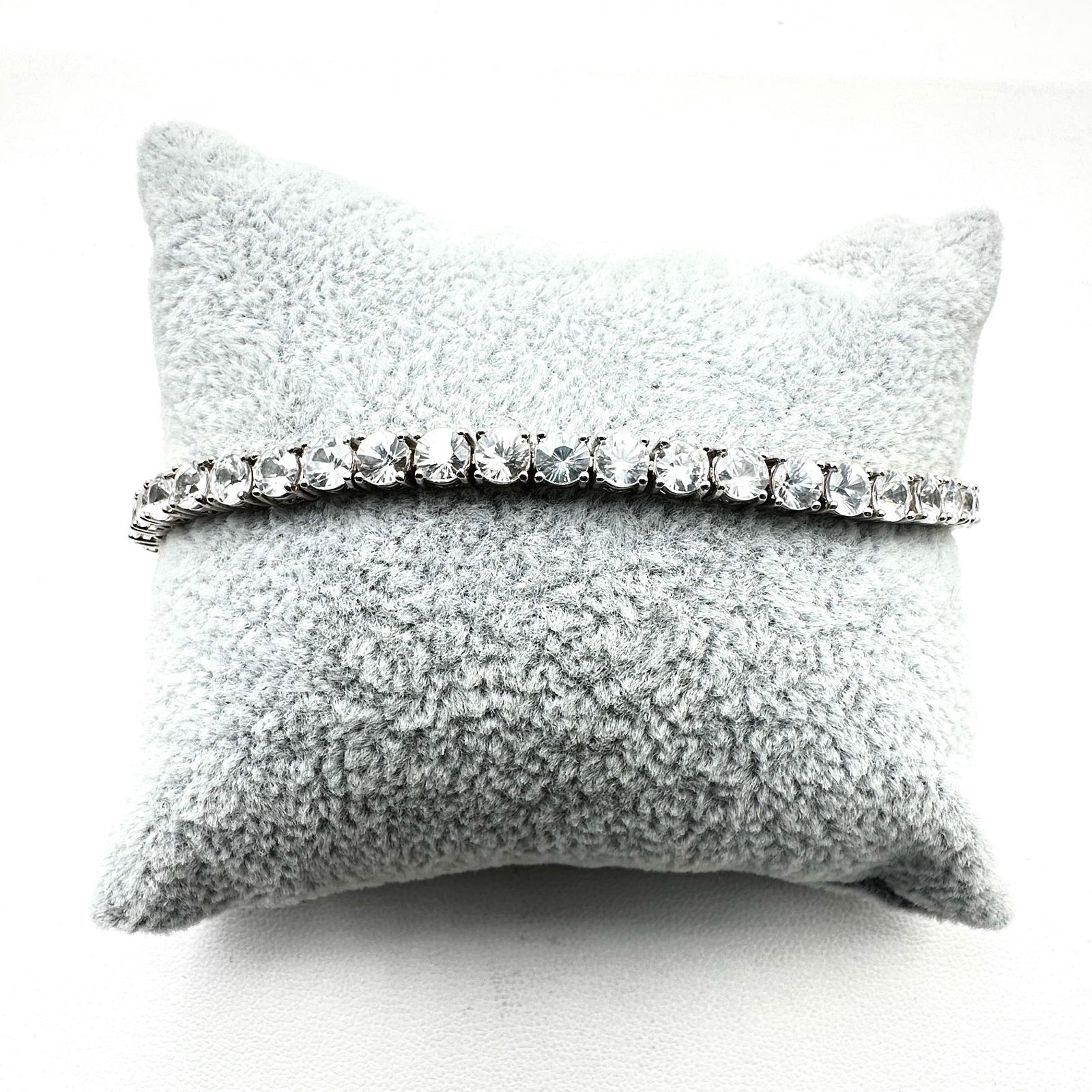 White Topaz Sterling Silver Tennis Bracelet 7 3/4 Inch 12.8 Grams: White Topaz Sterling Silver Tennis Bracelet 7 3/4 Inch 12.8 Grams