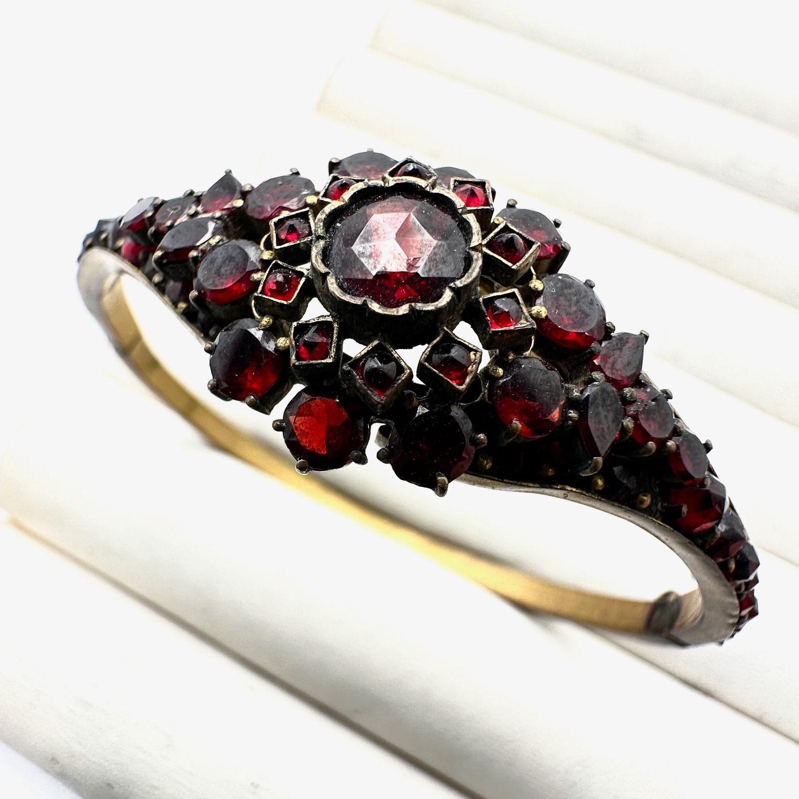 Antique Bohemian Garnet Czech Glass Stone Gold Tone Bracelet As Is Missing Stones and Clasp Needs: Antique Bohemian Garnet Czech Glass Stone Gold Tone Bracelet As Is Missing Stones and Clasp Needs Work