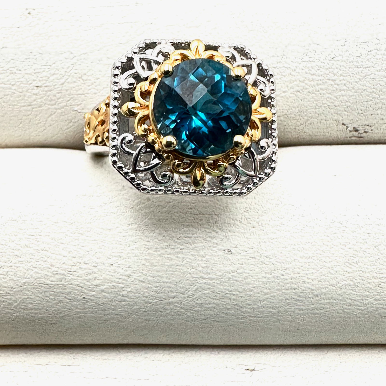 London Blue Topaz Sterling Silver Gold Accents Ring Size 5 Weight 7 Grams: London Blue Topaz Sterling Silver Gold Accents Ring Size 5 Weight 7 Grams