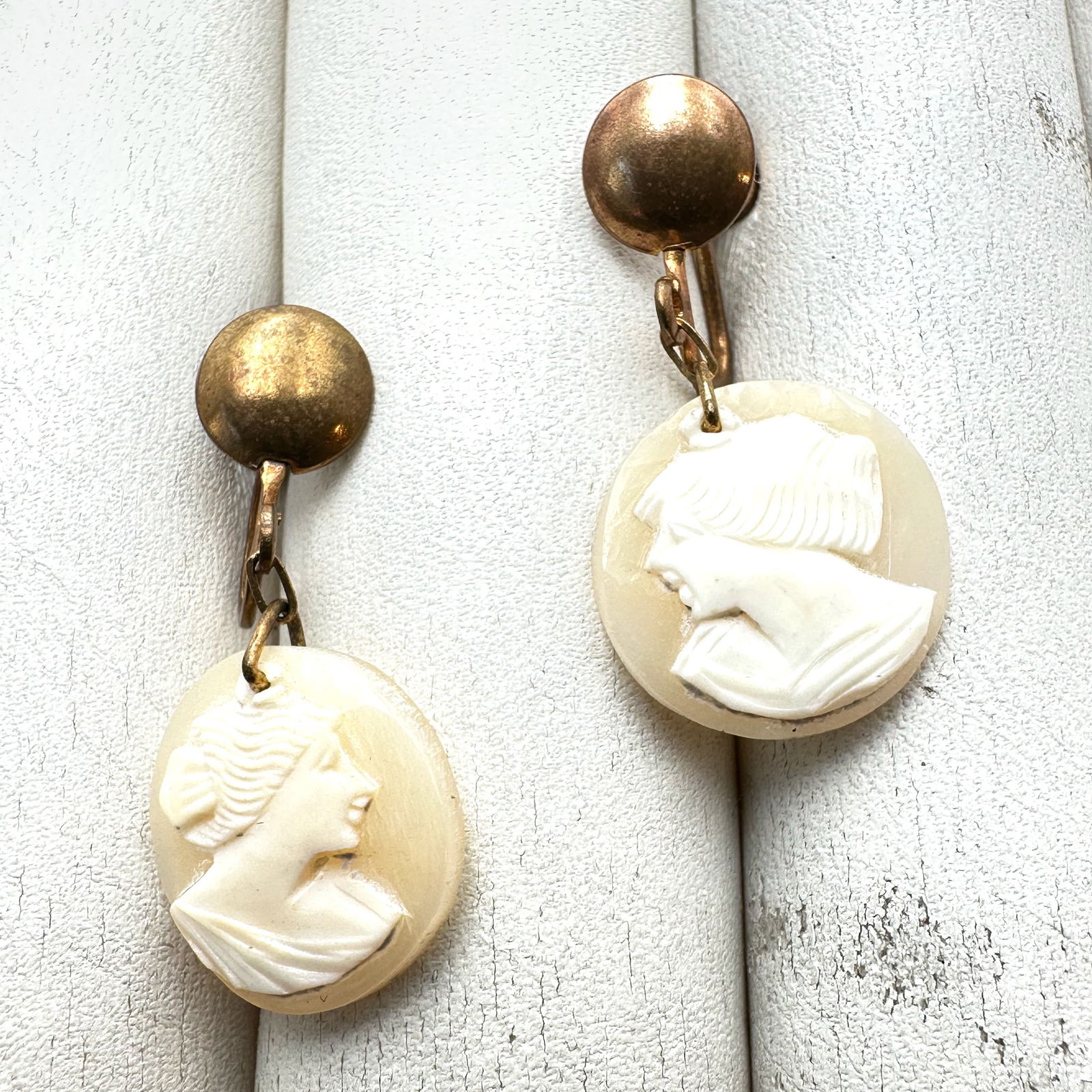 Antique Gold Filled Screw Back Earrings Carved Cameo: Antique Gold Filled Screw Back Earrings Carved Cameo