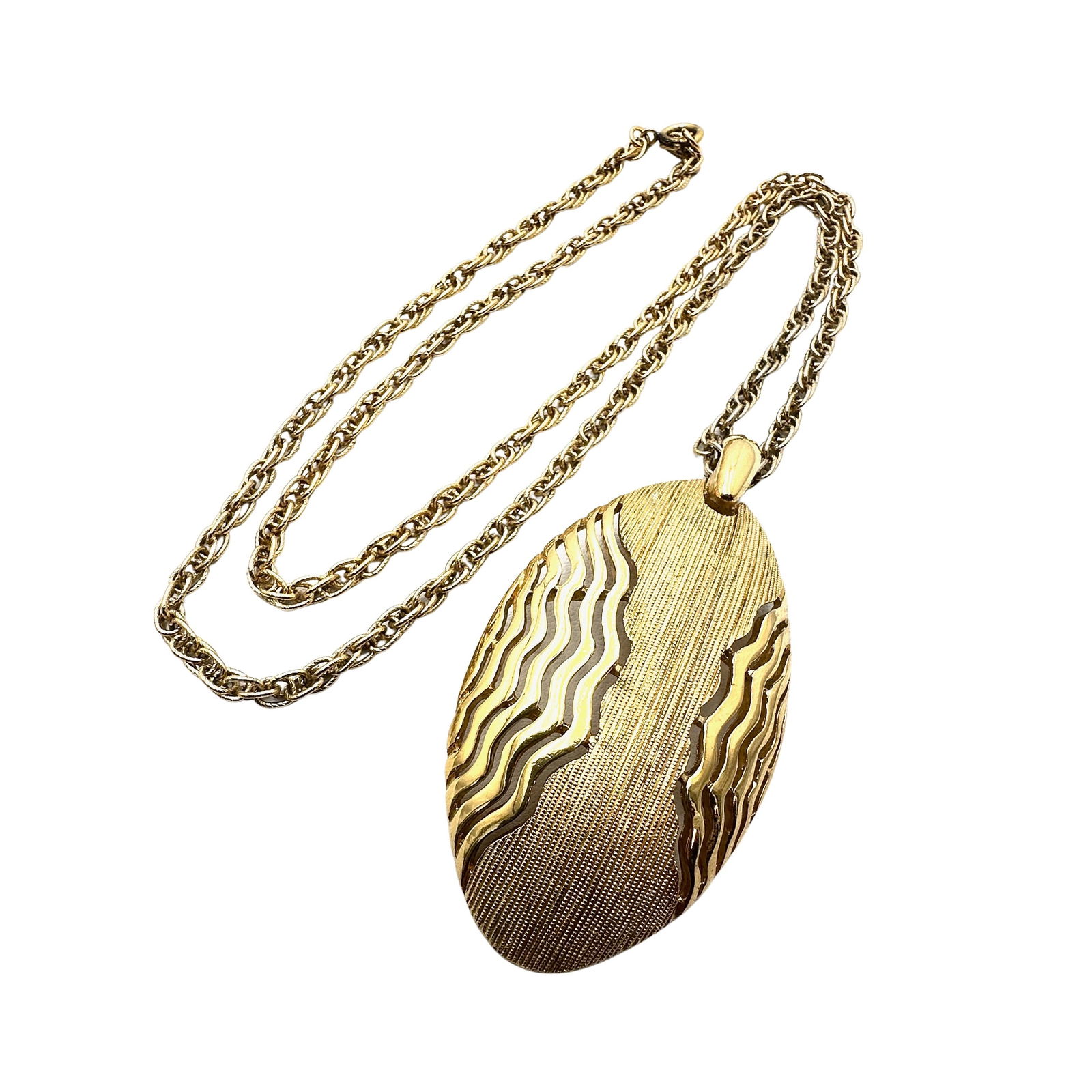 Vintage Trifari Gold Tone Pendant Necklace 28 Inch Chain: Vintage Trifari Gold Tone Pendant Necklace 28 Inch Chain