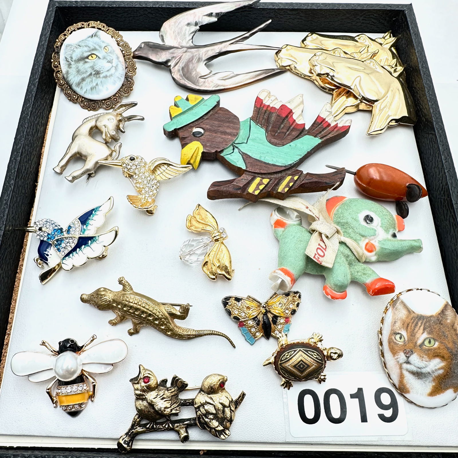 Jewelry Group Lot Vintage Figural Brooches Pins Horse Cat Bird Butterfly Turtle Bee (1 of 2)