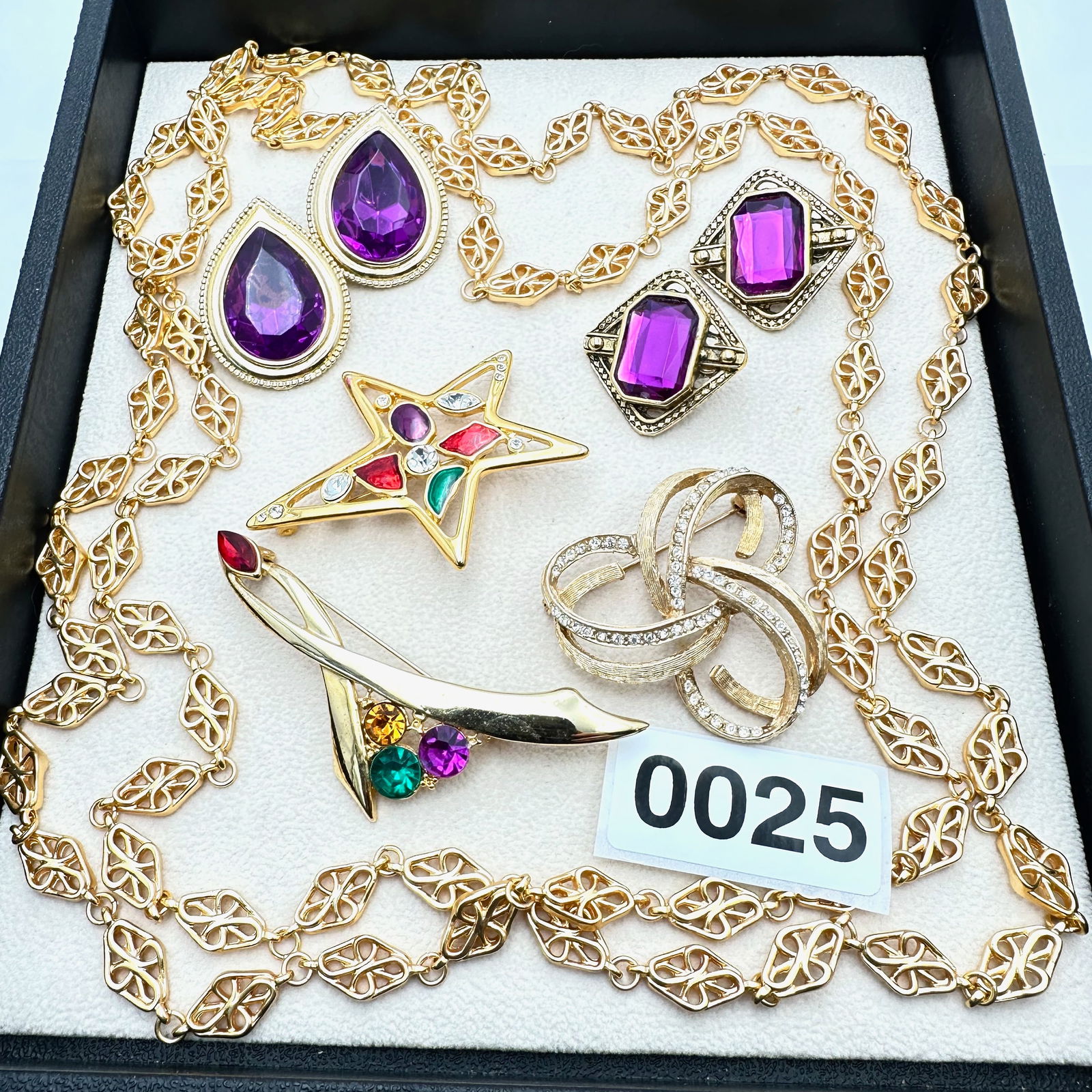 Jewelry Group Lot Vintage 1980s Era Purple Crystal Earrings Brooches Matte Gold Tone Chain Necklace (1 of 2)