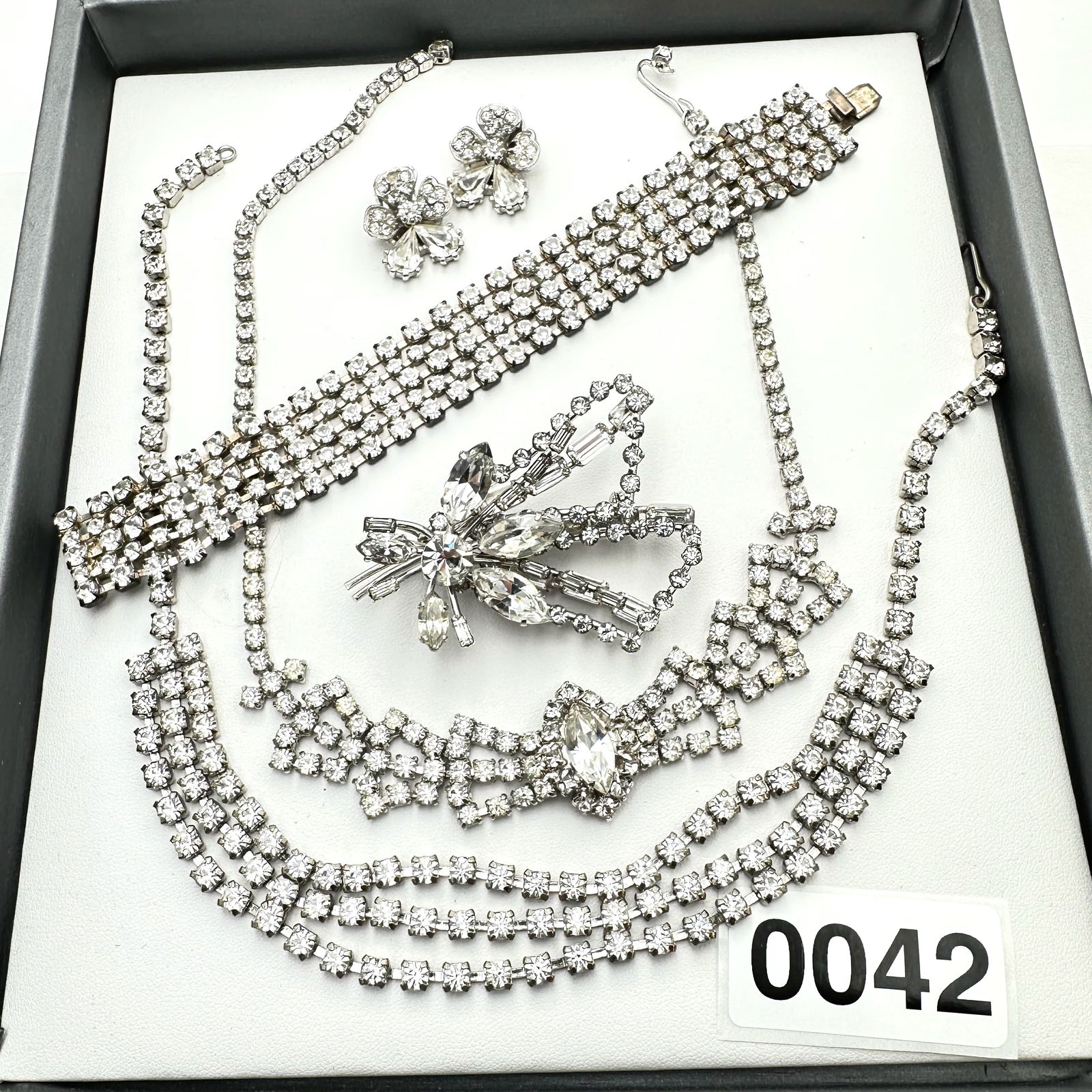 Jewelry Group Lot Vintage Clear Glass Rhinestone Necklaces Bracelet Clip Earrings Brooch Pin (1 of 2)