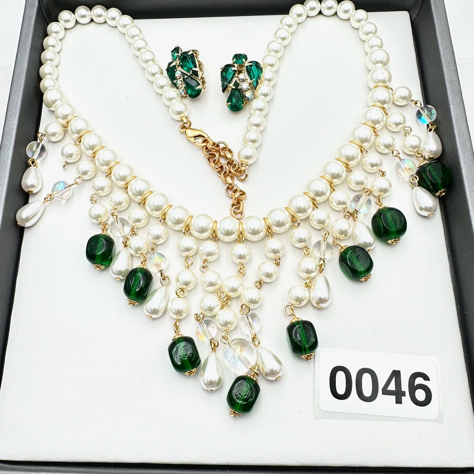 Jewelry Group Lot Emerald Green Glass Faux Pearl Bib Necklace Vintage Green Glass Rhinestone Clip: Jewelry Group Lot Emerald Green Glass Faux Pearl Bib Necklace Vintage Green Glass Rhinestone Clip Earrings