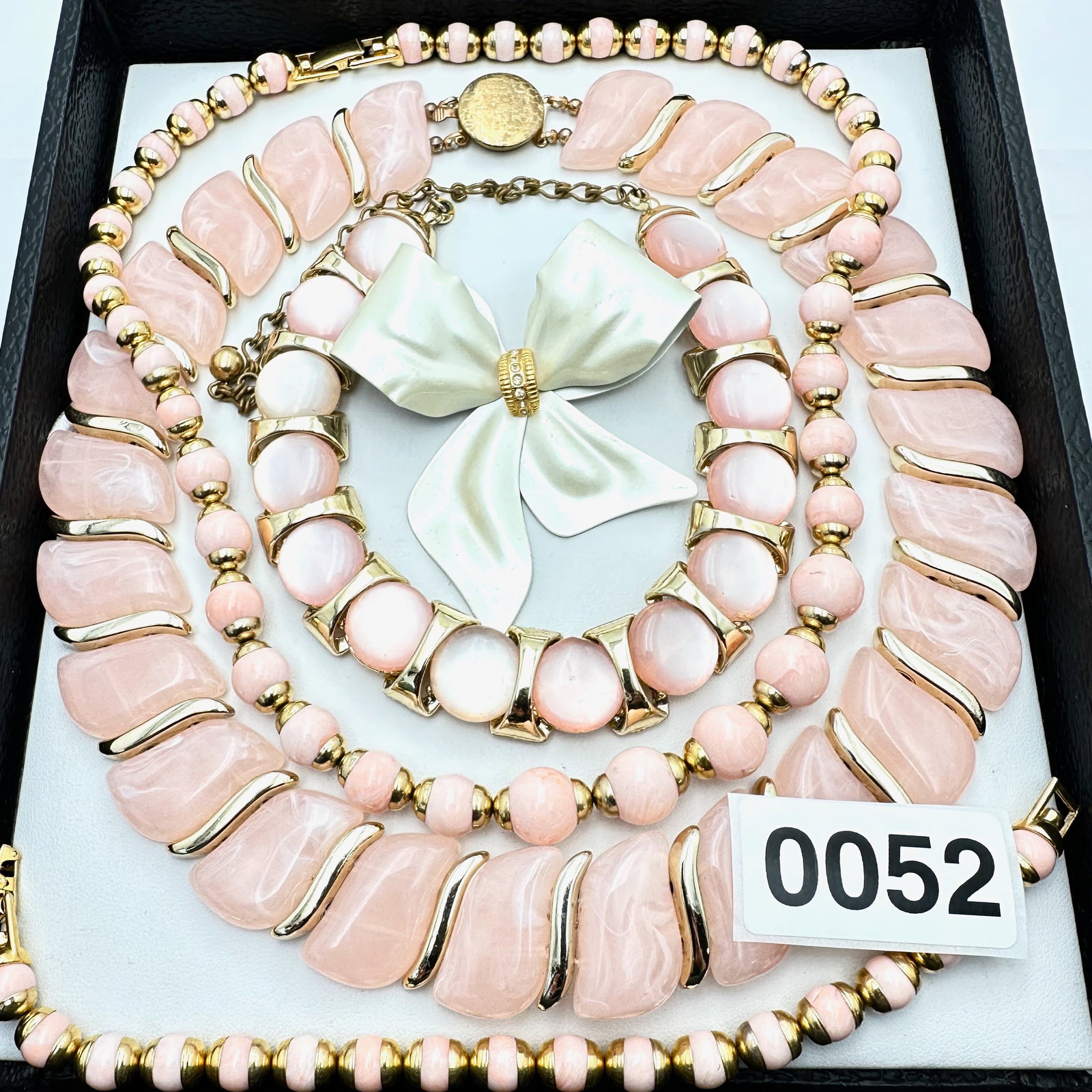 Jewelry Group Lot Vintage Early Plastic Wide Choker Necklace Thermoset Enamel Bow Brooch Pin Beads: Jewelry Group Lot Vintage Early Plastic Wide Choker Necklace Thermoset Enamel Bow Brooch Pin Beads