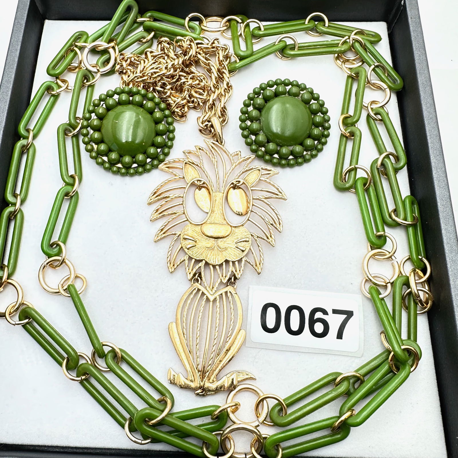 Jewelry Group Lot Vintage Olive Green Retro Necklace Clip Earrings Gold Tone 1970s Lion Pendant (1 of 2)