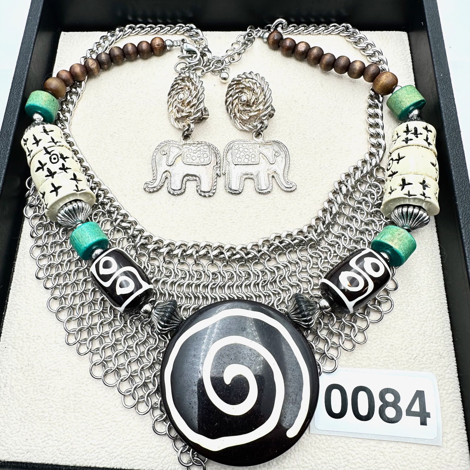 Jewelry Group Lot Vintage Silver Tone Bib Necklace Clip Elephant Earrings Tribal Design Necklace: Jewelry Group Lot Vintage Silver Tone Bib Necklace Clip Elephant Earrings Tribal Design Necklace