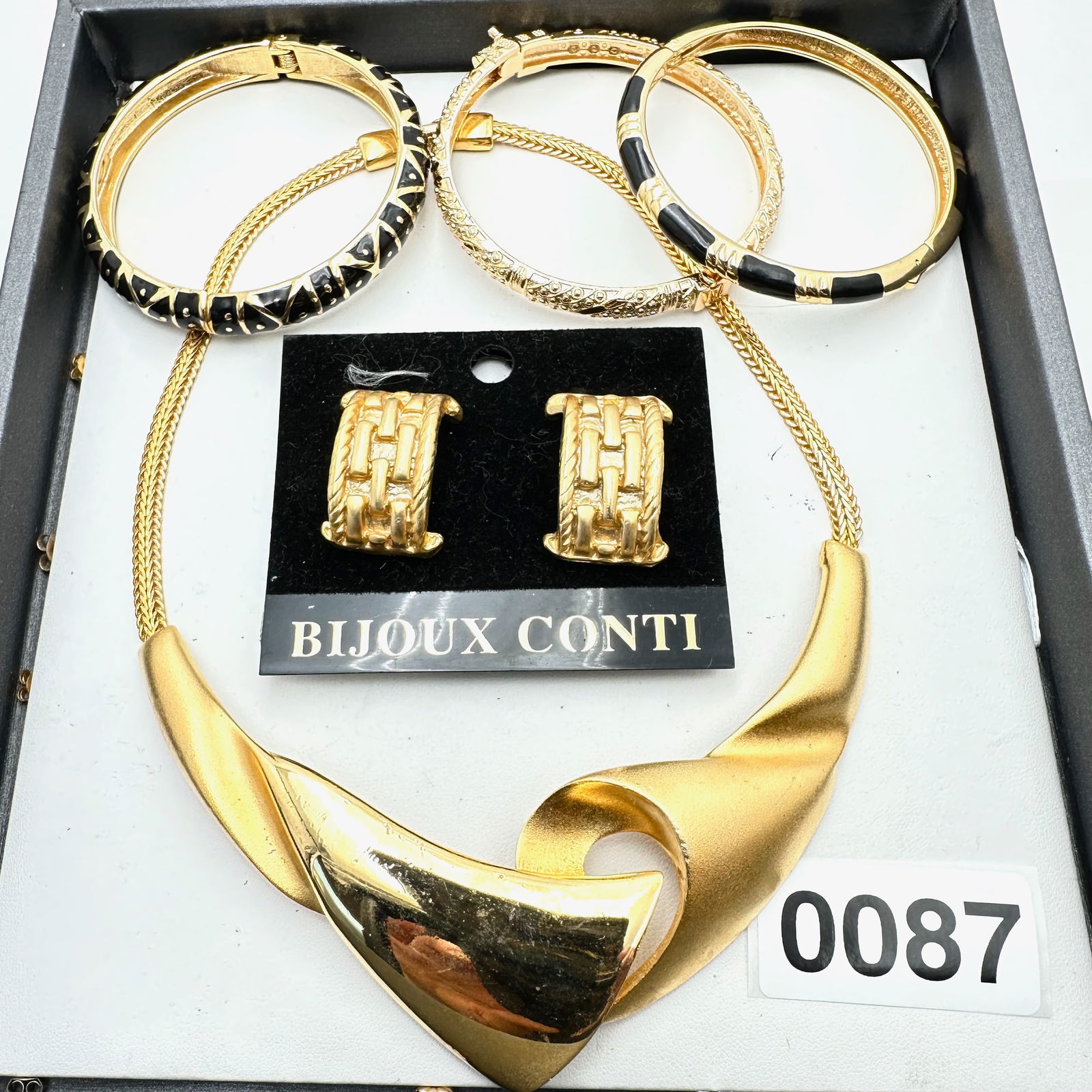 Jewelry Group Lot Vintage Gold Tone Statement Necklace Bijoux Clip Earrings Three Enamel Bangle (1 of 2)