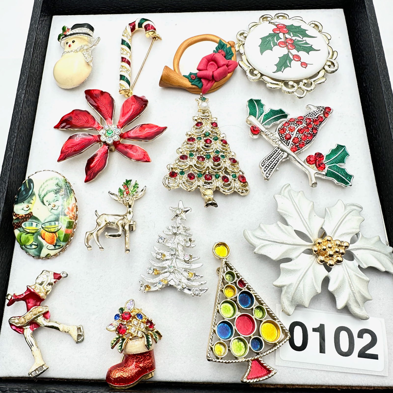 Jewelry Group Lot Vintage Christmas Holiday Brooches Pins Cardinal Christmas Tree Stocking Snow Man: Jewelry Group Lot Vintage Christmas Holiday Brooches Pins Cardinal Christmas Tree Stocking Snow Man