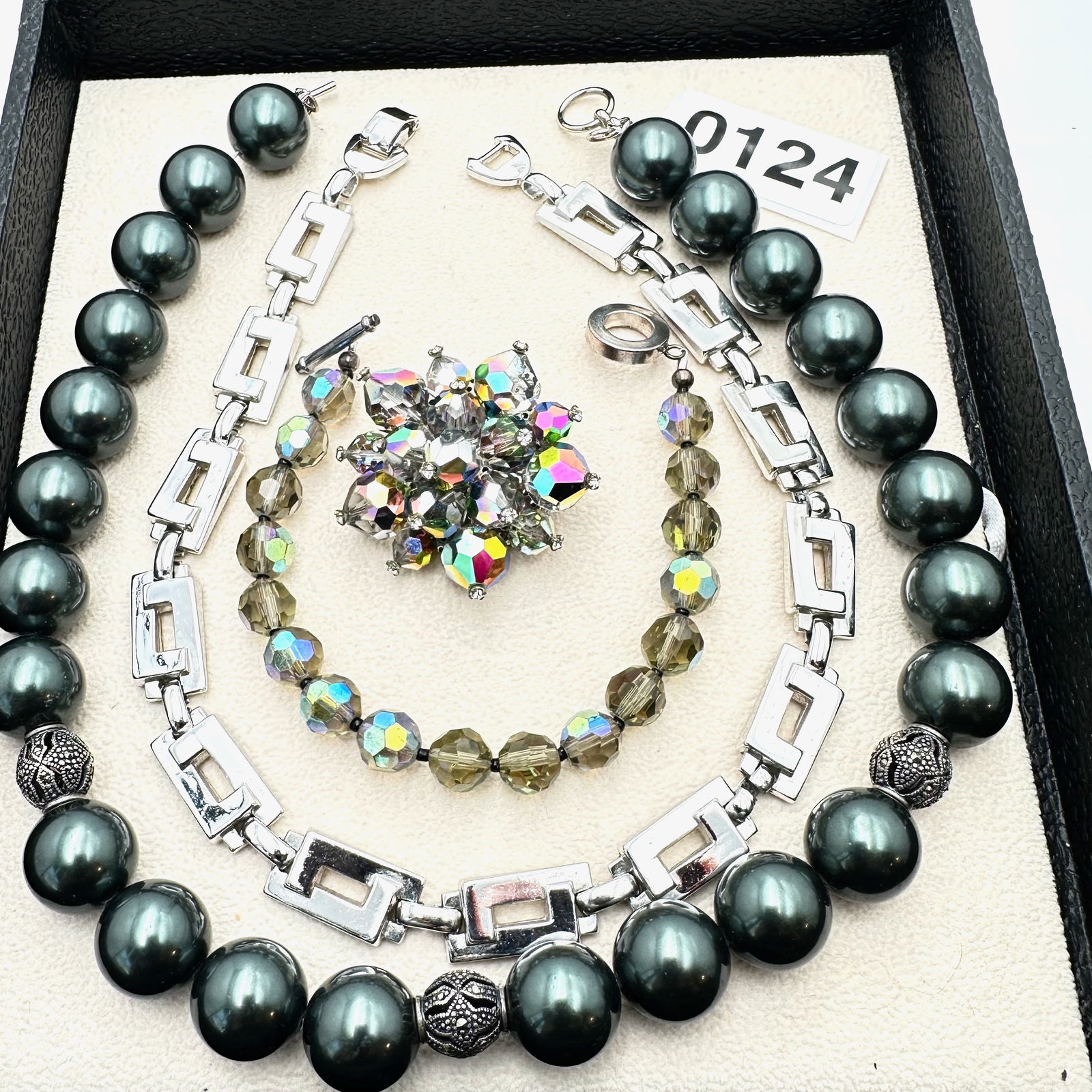 Jewelry Group Lot Olive Green Glass Faux Pearl Aurora Borealis Brooch Bracelet Sperry Silver: Jewelry Group Lot Olive Green Glass Faux Pearl Aurora Borealis Brooch Bracelet Sperry Silver Necklace