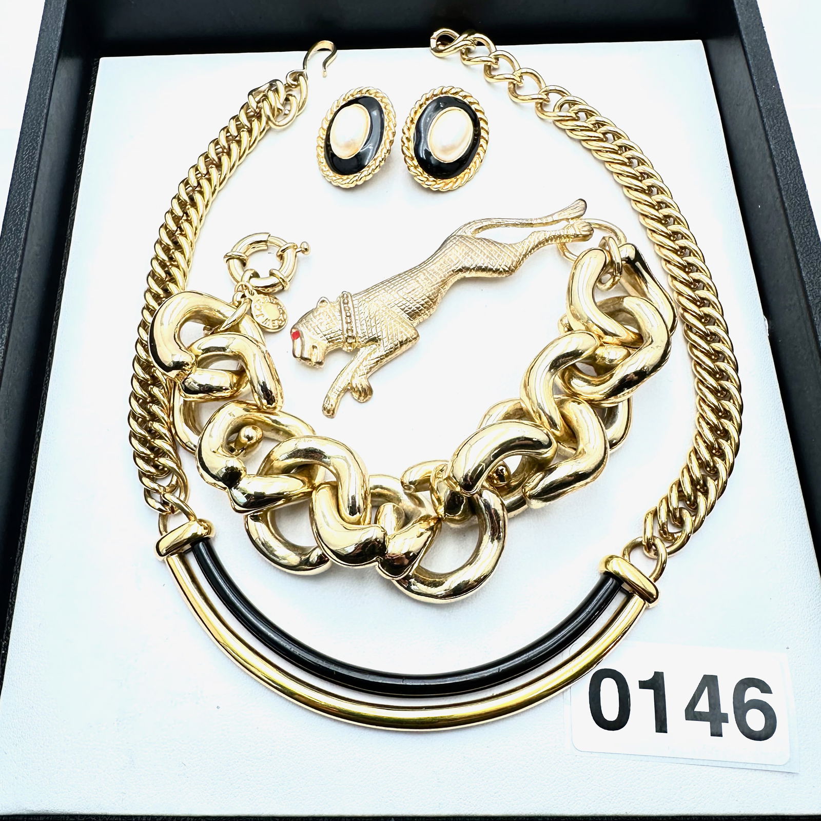 Jewelry Group Lot Vintage 1980s Gold tone Necklace Heavy Chain Bracelet Panther Brooch Earrings (1 of 2)