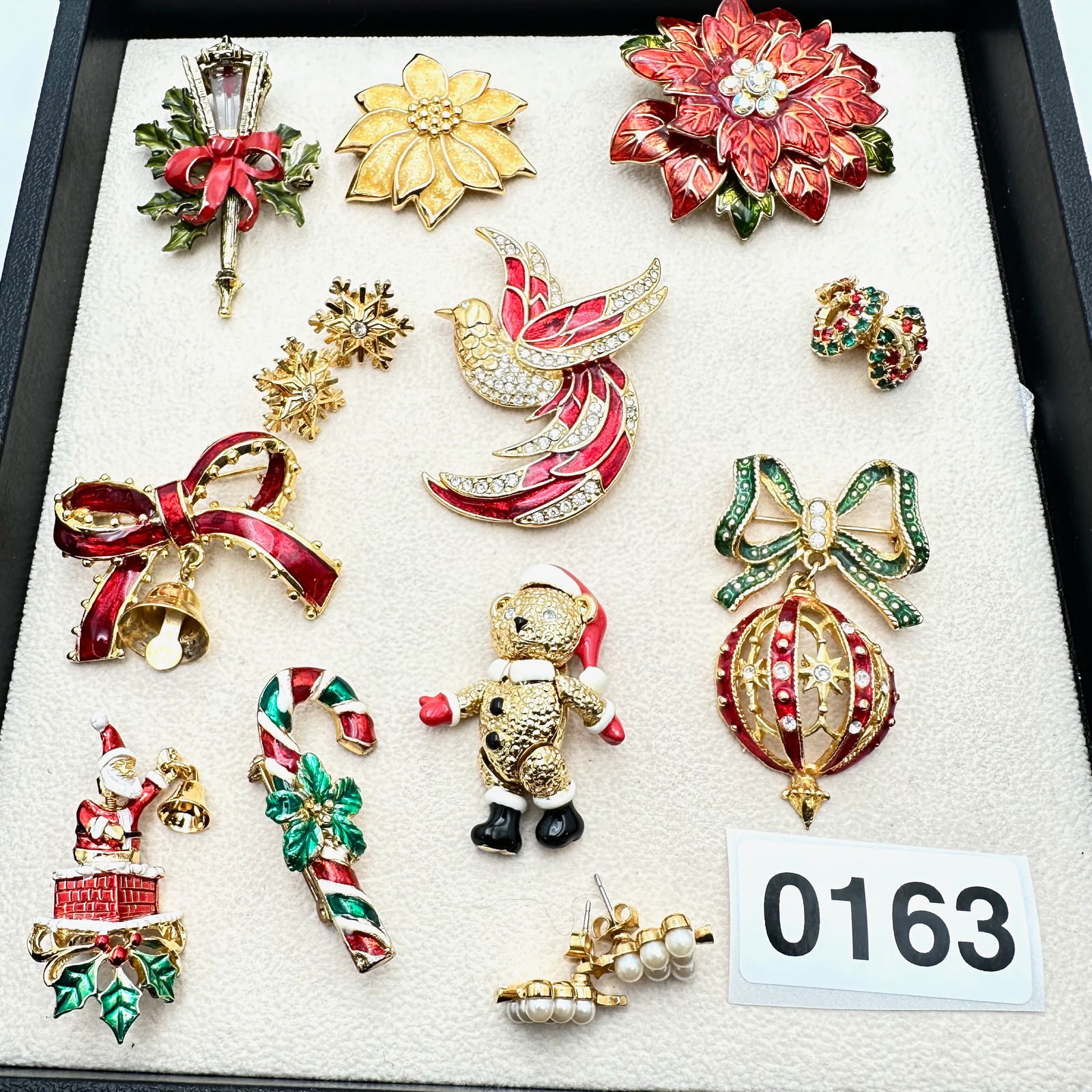 Jewelry Group Lot Vintage Christmas Brooches Pins Teddy Bear Poinsettia Candy Cane Bow Bird (1 of 2)