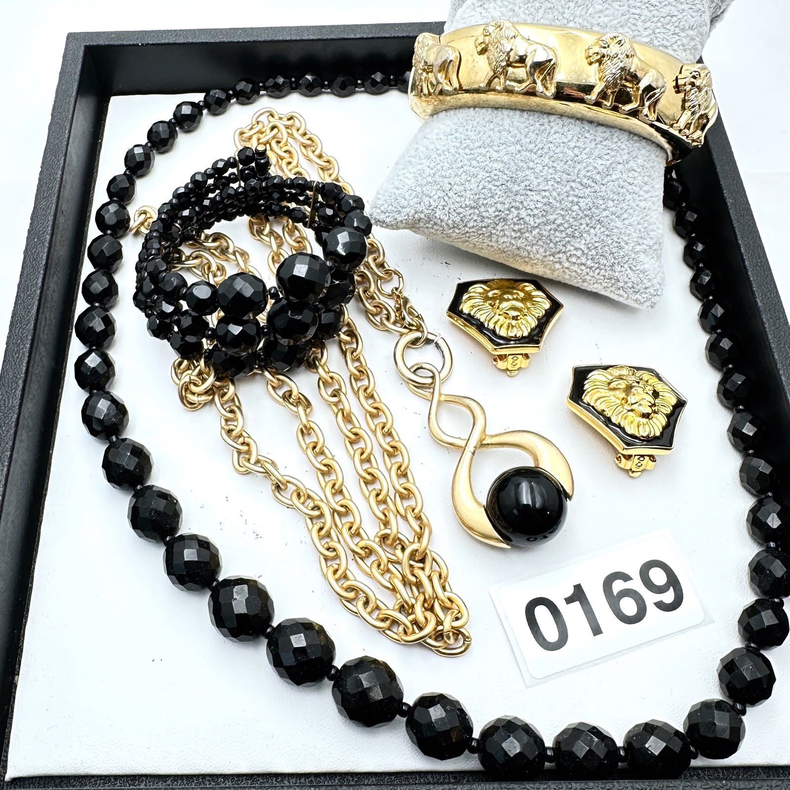 Jewelry Group Lot Vintage Black Gold Tone Necklaces Clip Earrings Lion Bracelet Black Glass Beads: Jewelry Group Lot Vintage Black Gold Tone Necklaces Clip Earrings Lion Bracelet Black Glass Beads