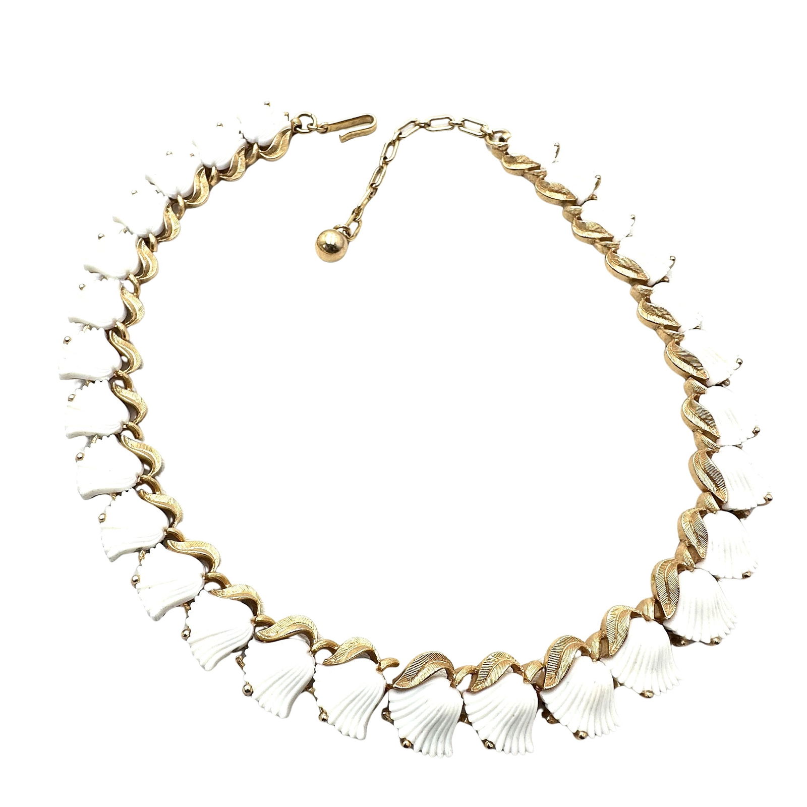 Vintage Trifari White Lucite Flower Gold Tone Necklace 16 Inch (1 of 2)