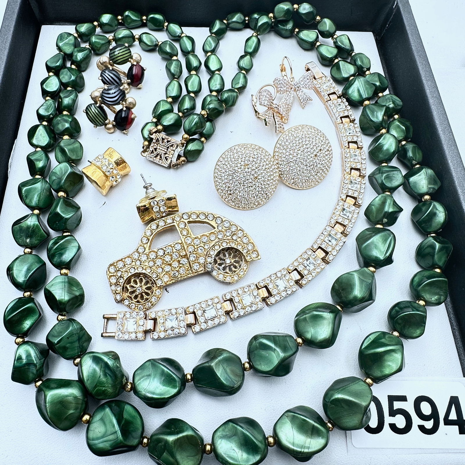 Vintage Jewelry Group Lot Vintage Green Necklace Clear Crystal Bracelet and Earrings: Vintage Jewelry Group Lot Vintage Green Necklace Clear Crystal Bracelet and Earrings