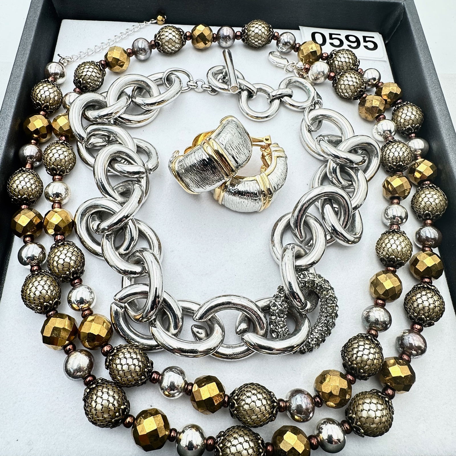 Vintage Jewelry Group Lot Silver And Gold Tone Necklace Large 1980s Era Clip Earrings: Vintage Jewelry Group Lot Silver And Gold Tone Necklace Large 1980s Era Clip Earrings