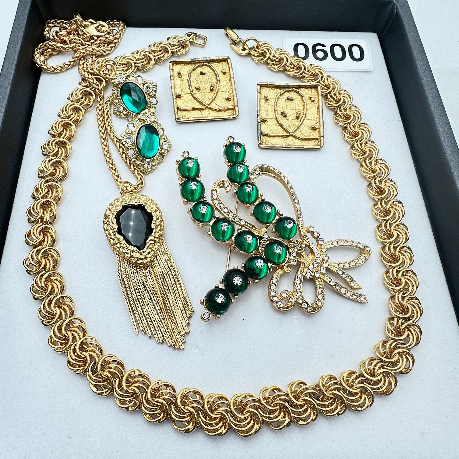 Vintage Jewelry Group Lot Green Rhinestone Gold Tone Necklaces Brooch and Earrings: Vintage Jewelry Group Lot Green Rhinestone Gold Tone Necklaces Brooch and Earrings