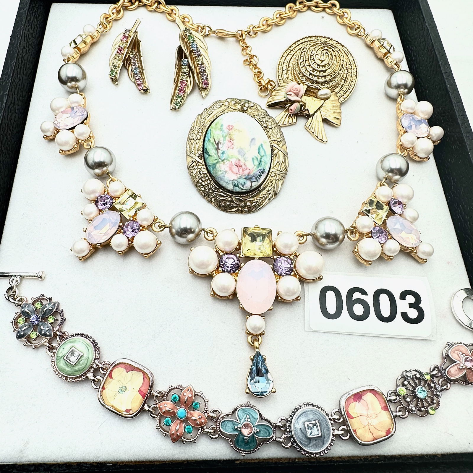 Vintage Jewelry Group Lot Vintage Pastel Earrings Brooches Modern Necklace Bracelet Gold Tone: Vintage Jewelry Group Lot Vintage Pastel Earrings Brooches Modern Necklace Bracelet Gold Tone