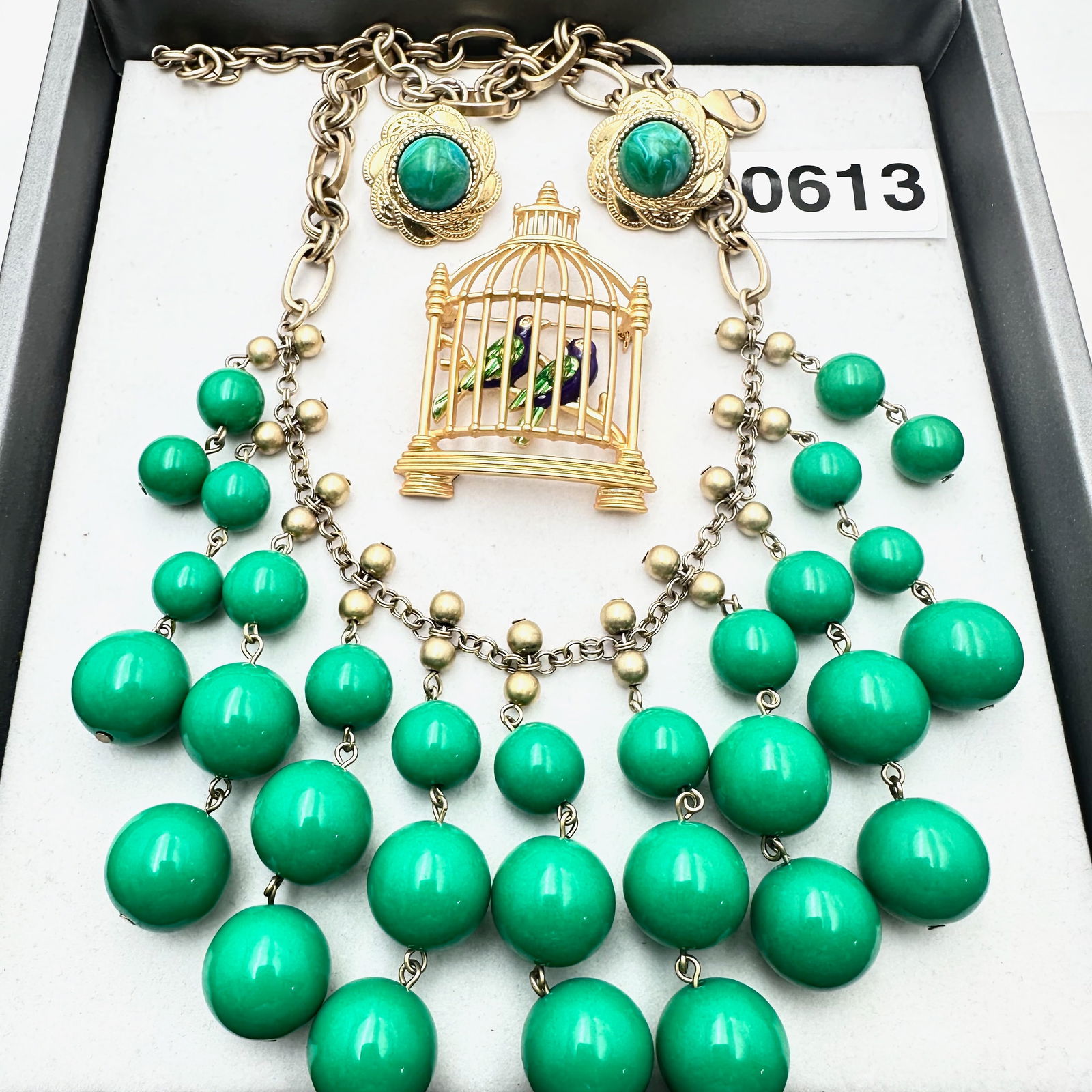 Vintage Jewelry Group Lot Kelly Green Bead Bib Necklace Pierced Earrings Bird Cage Brooch Pin: Vintage Jewelry Group Lot Kelly Green Bead Bib Necklace Pierced Earrings Bird Cage Brooch Pin