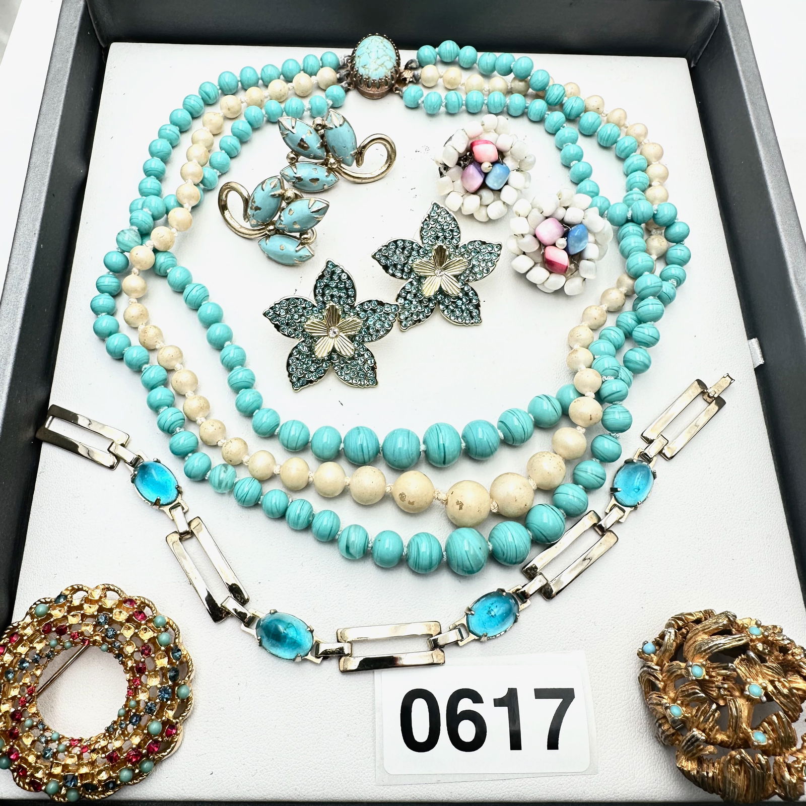 Vintage Jewelry Group Lot Vintage Turquoise Glass Bead Necklace Coordinating Earrings Gold Tone: Vintage Jewelry Group Lot Vintage Turquoise Glass Bead Necklace Coordinating Earrings Gold Tone Brooches