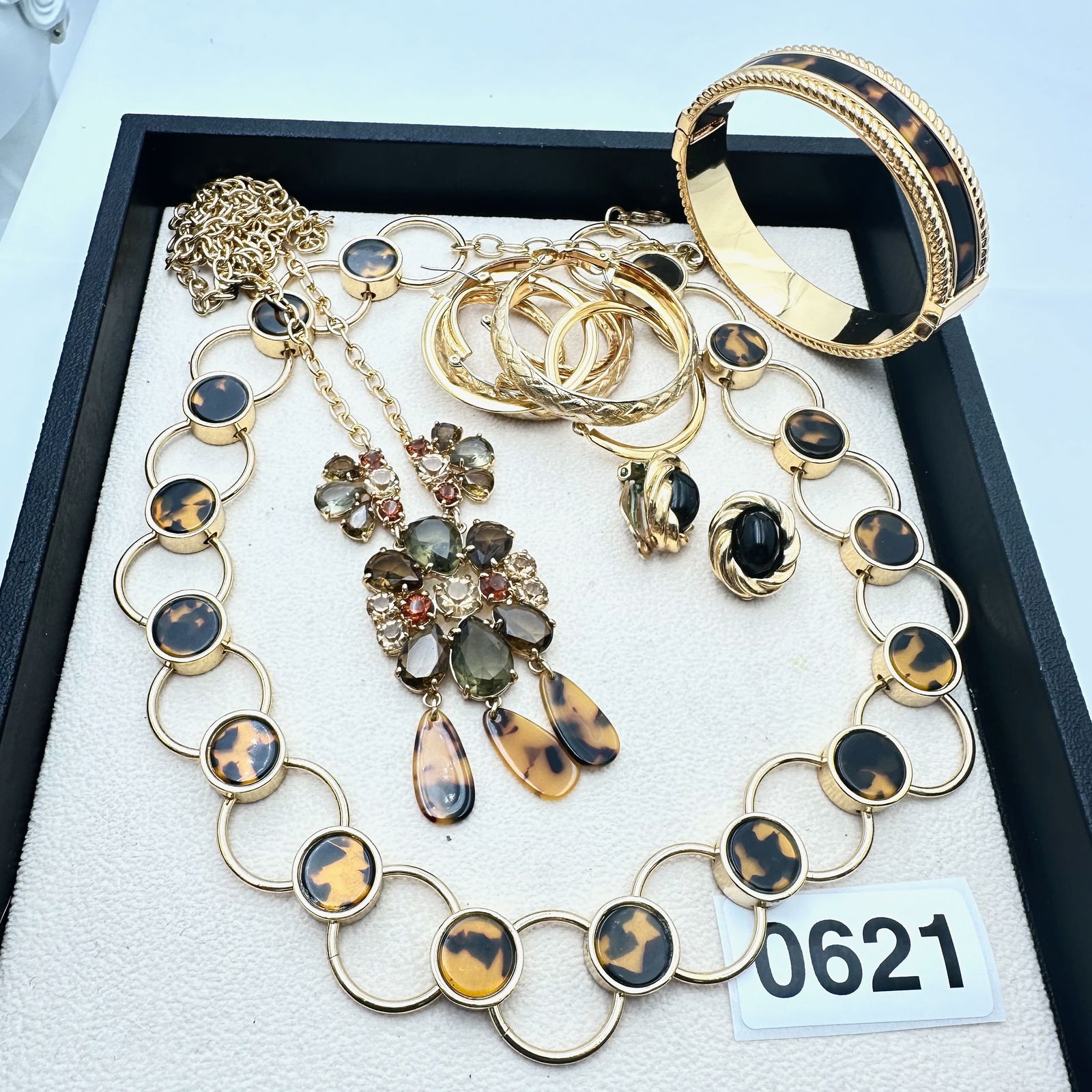 Vintage Jewelry Group Lot Faux Tortoise Gold Tone Necklace Hinged Bangle Pierced And Clip Earrings: Vintage Jewelry Group Lot Faux Tortoise Gold Tone Necklace Hinged Bangle Pierced And Clip Earrings
