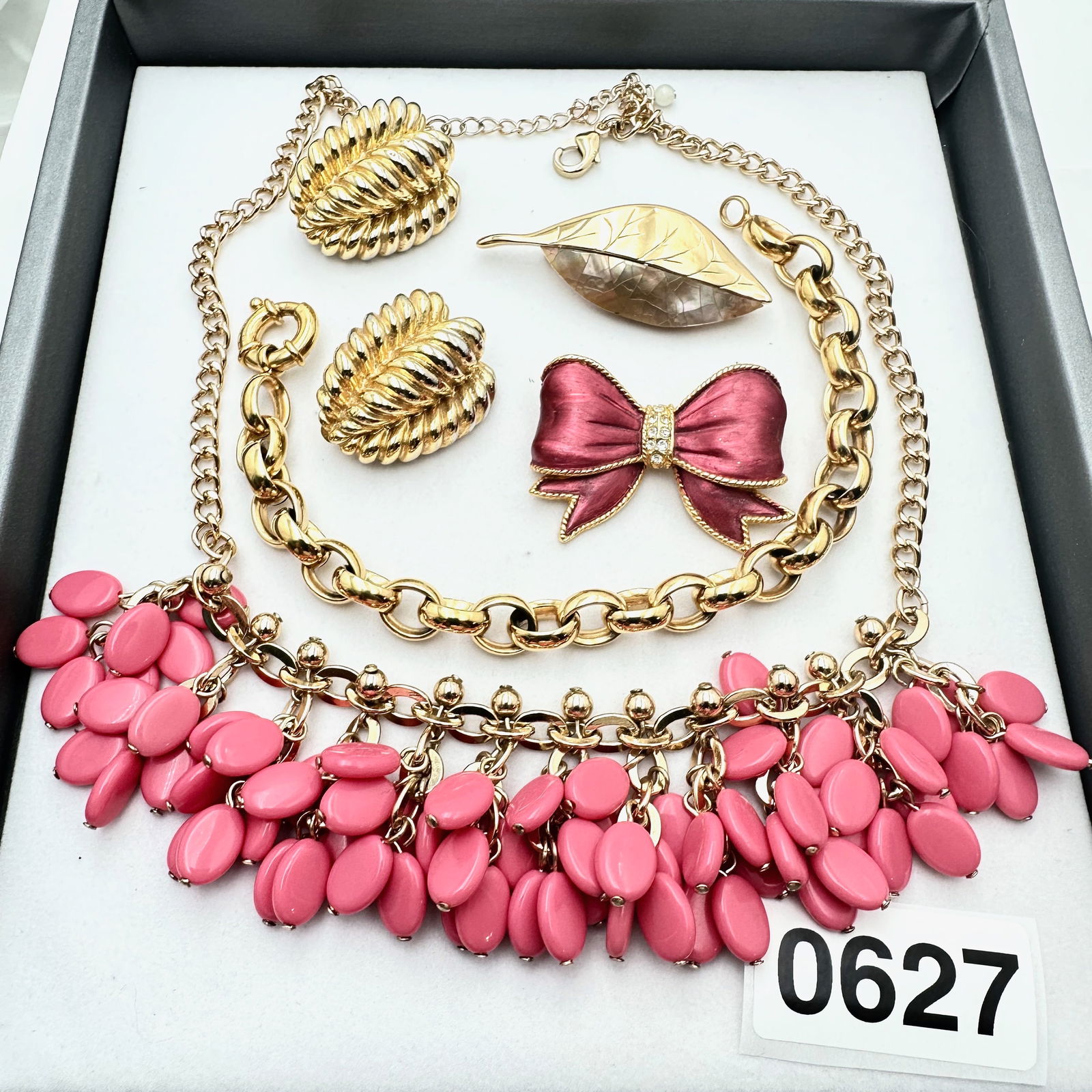 Vintage Jewelry Group Lot Gold Tone And Pink Necklace Bracelet Bow Brooch Clip Earrings: Vintage Jewelry Group Lot Gold Tone And Pink Necklace Bracelet Bow Brooch Clip Earrings
