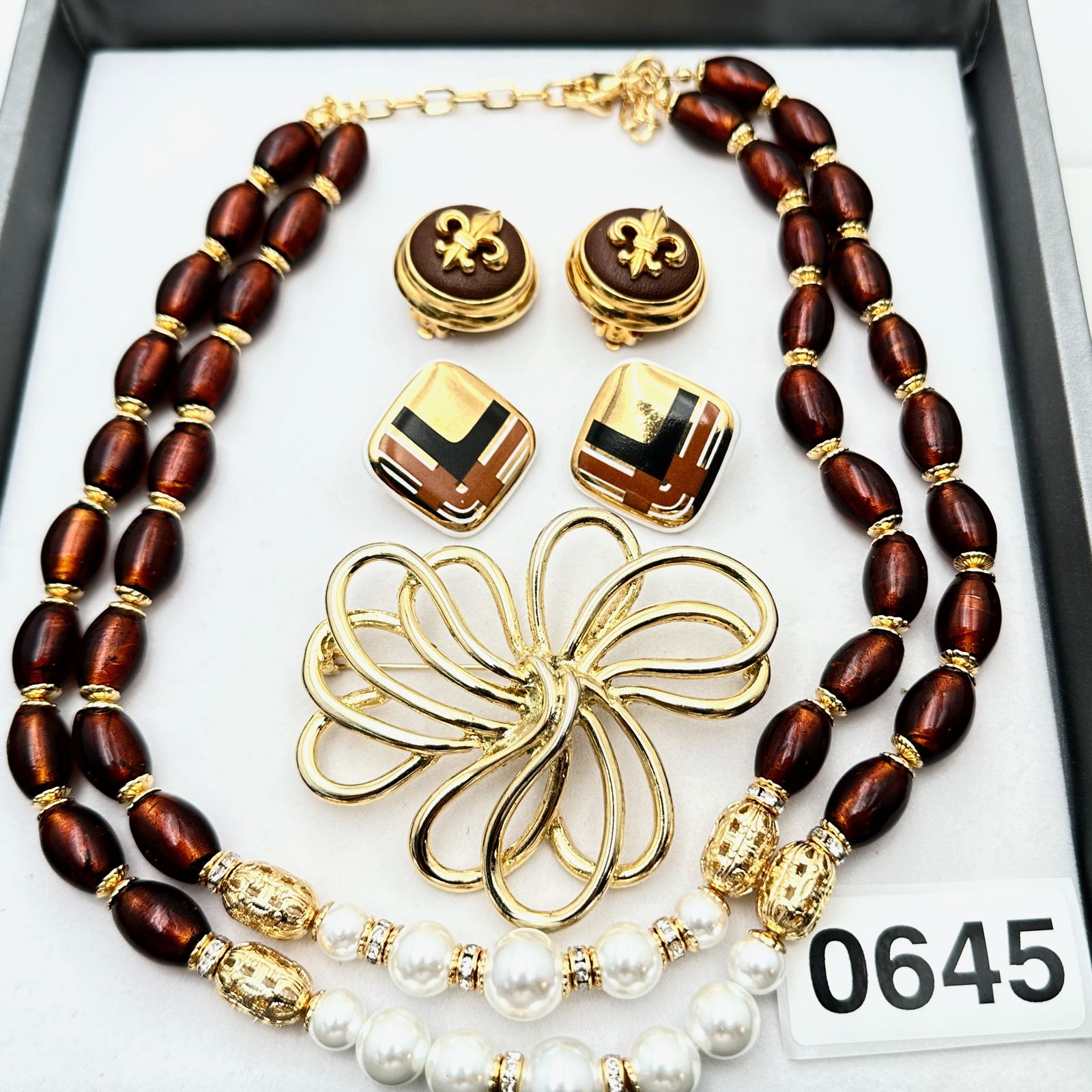 Vintage Jewelry Group Lot Vintage Joan Rivers Fleur De Lis Earrings Amber Colored Glass Bead (1 of 2)