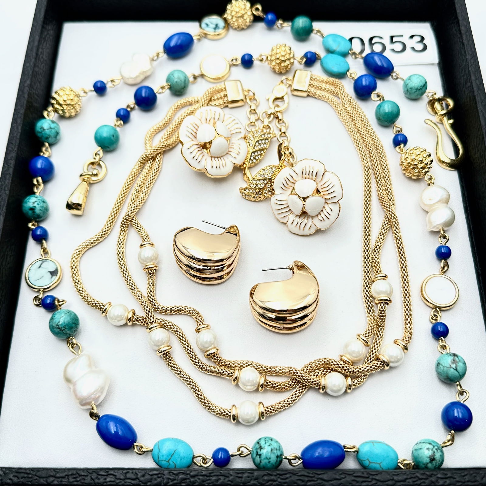 Vintage Jewelry Group Lot Faux Turquoise Gold tone Necklace White Enamel Flower Earrings Gold Tone: Vintage Jewelry Group Lot Faux Turquoise Gold tone Necklace White Enamel Flower Earrings Gold Tone Pearl Necklace