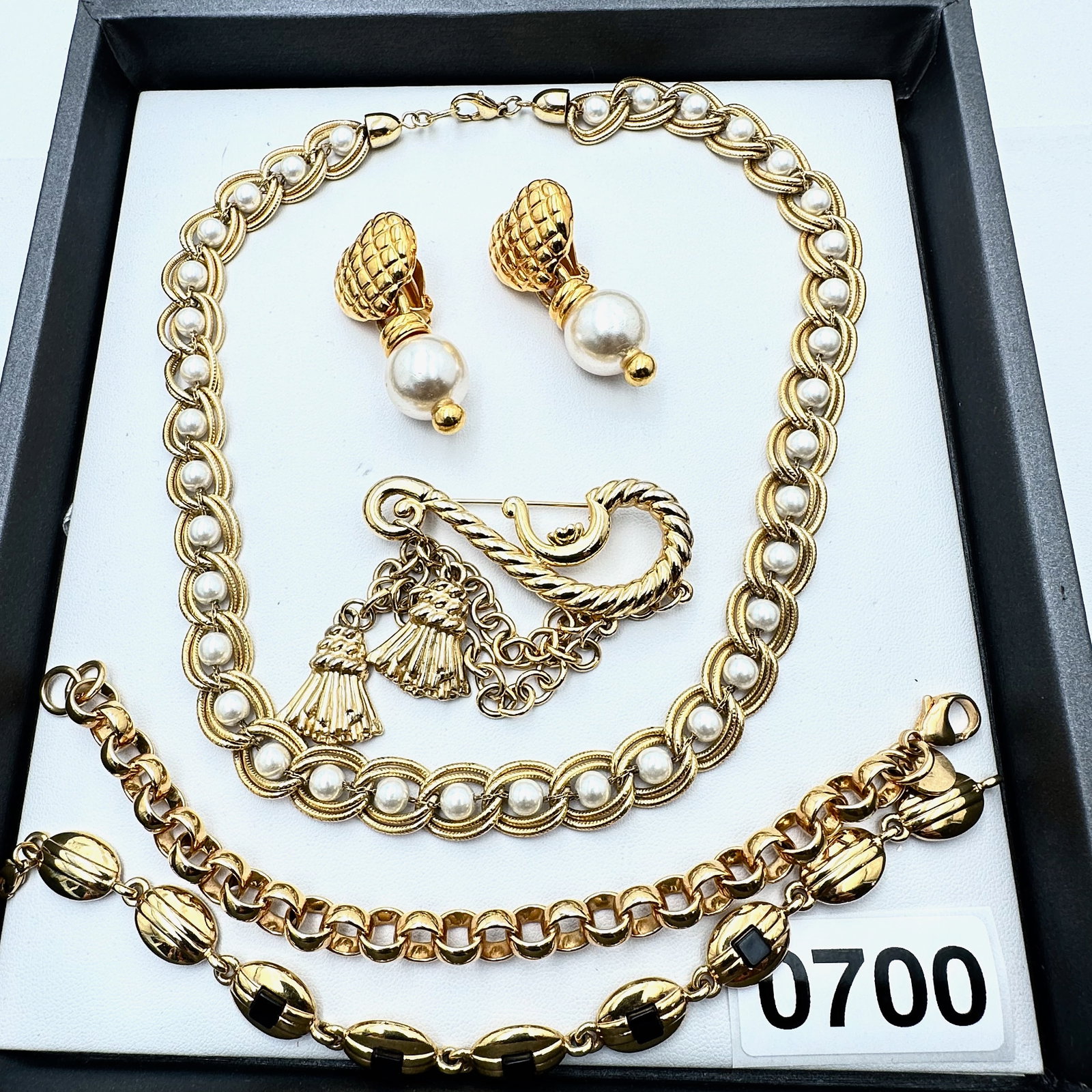 Vintage Jewelry Group Lot Gold Tone Faux Pearl Necklace Earrings Tassel Brooch Coordinating: Vintage Jewelry Group Lot Gold Tone Faux Pearl Necklace Earrings Tassel Brooch Coordinating