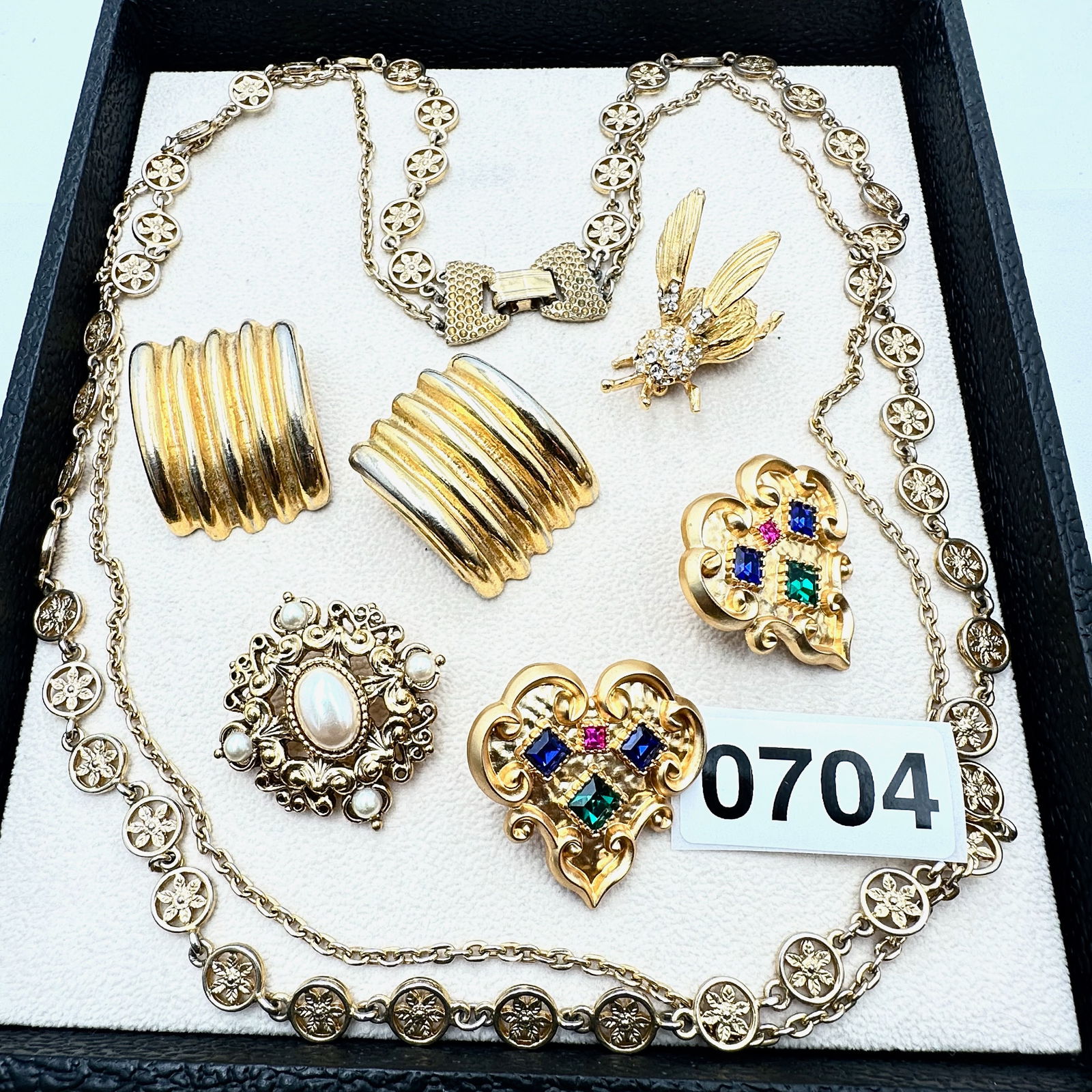 Vintage Jewelry Group Lot Gold Tone Multi Strand Necklace Bold Clip Earrings Bee Trembler Brooch Pin: Vintage Jewelry Group Lot Gold Tone Multi Strand Necklace Bold Clip Earrings Bee Trembler Brooch Pin