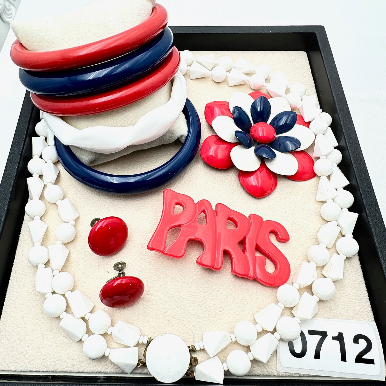 Vintage Jewelry Group Lot Retro Red White Blue Glass Necklace Enamel Flower Brooch Lucite Bangles: Vintage Jewelry Group Lot Retro Red White Blue Glass Necklace Enamel Flower Brooch Lucite Bangles