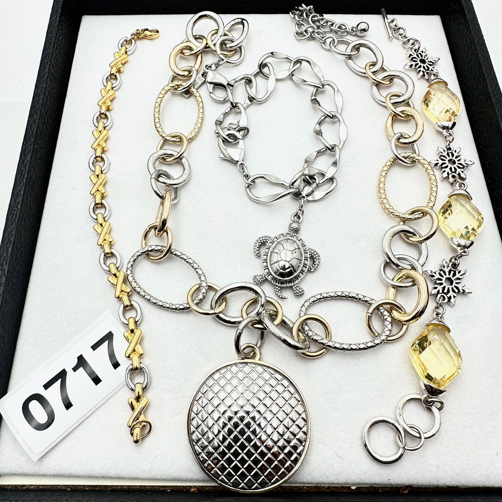 Jewelry Group Lot Gold and Silver Tone Necklace Charm Bracelets XO Bracelet: Jewelry Group Lot Gold and Silver Tone Necklace Charm Bracelets XO Bracelet