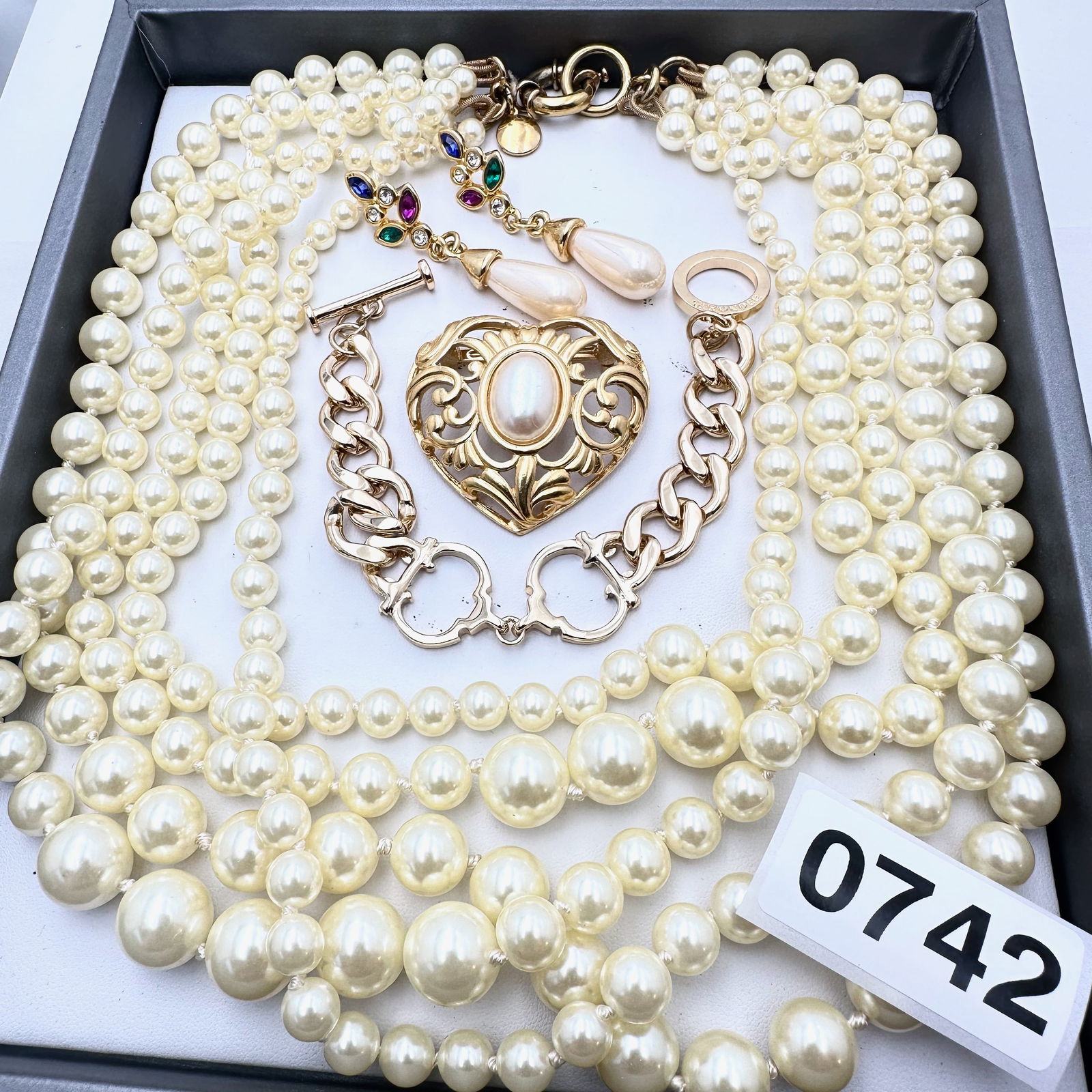 Vintage Jewelry Group Lot Multi Strand Faux Pearl Necklace Coordinating Earrings Brooch And Bracelet: Vintage Jewelry Group Lot Multi Strand Faux Pearl Necklace Coordinating Earrings Brooch And Bracelet