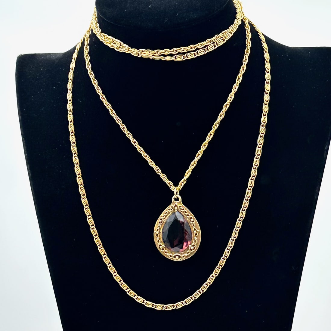 Vintage Unsigned Goldette Purple Glass Gold Tone Pendant Necklace 24 Inch (1 of 2)