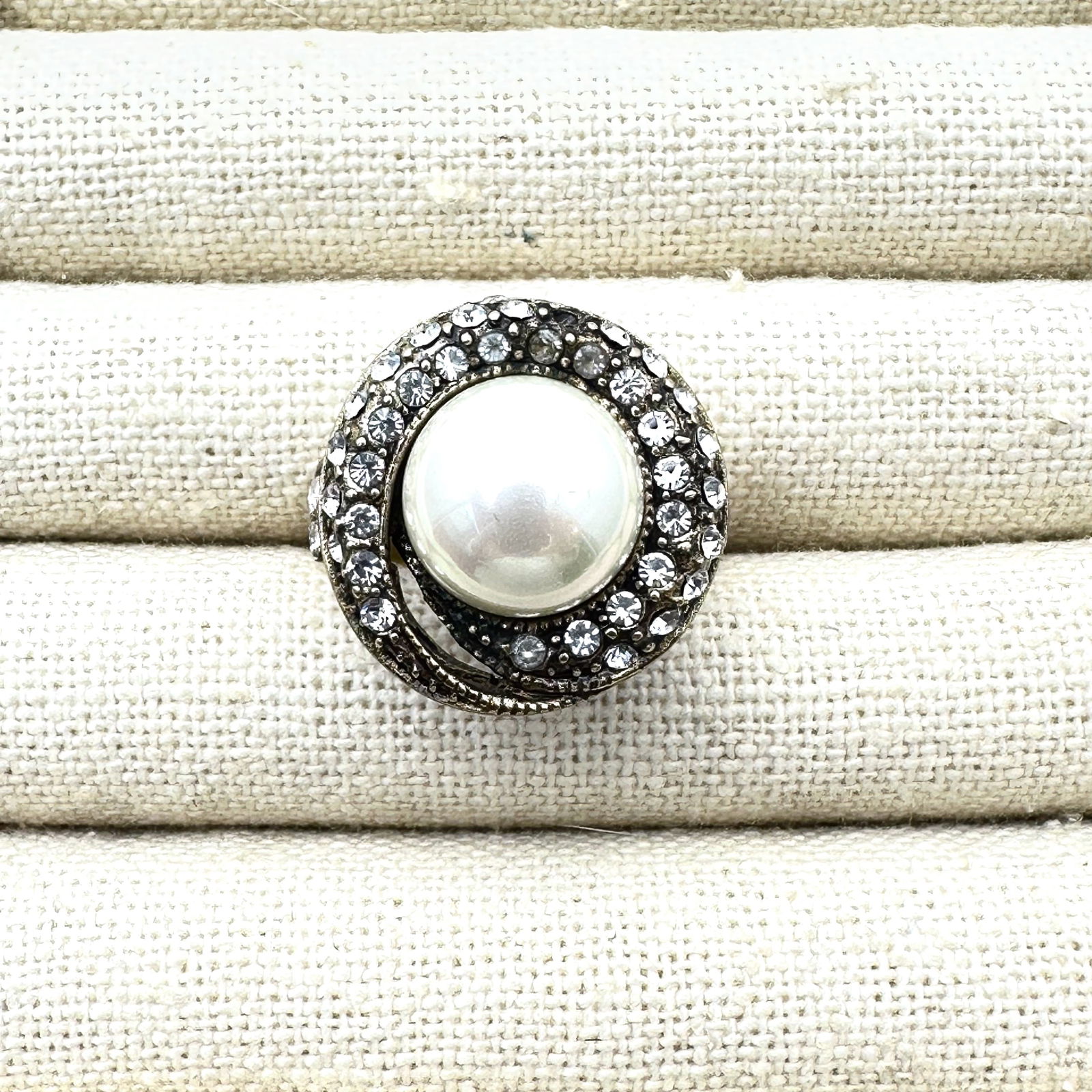 Heidi Daus Crystal and Off White Pearl Bronze Tone Ring Size 10 (1 of 2)