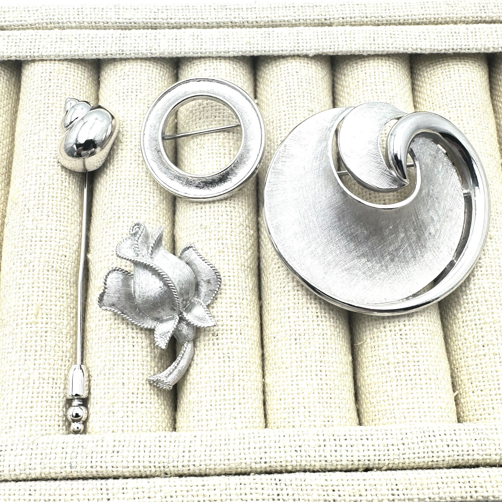 Vintage Lot of Silver Tone Trifari Brooches Pins (1 of 2)