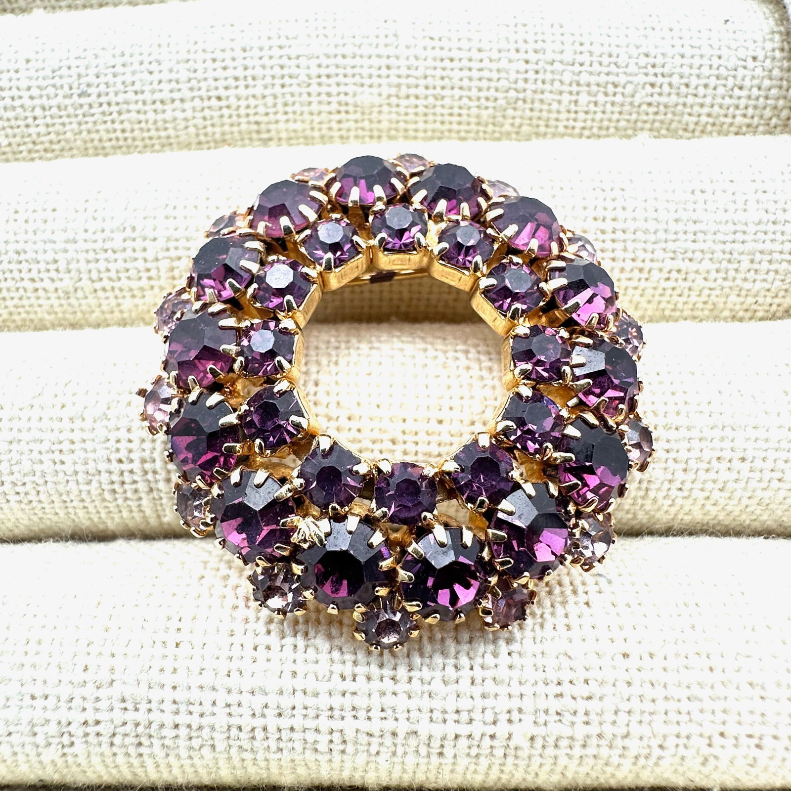 Vintage Unsigned Purple Pink Rhinestone Gold tone Brooch Pin 1.5 Inch (1 of 2)