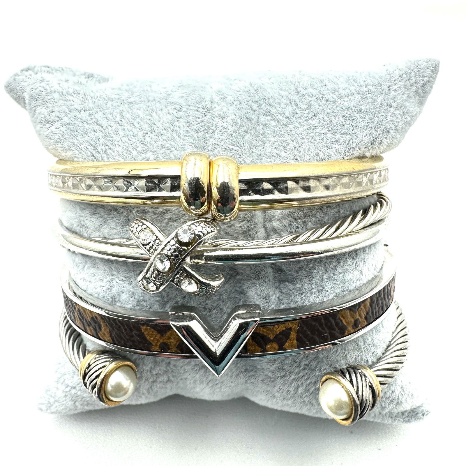 Vintage Jewelry Group Silver and Gold Tone Bracelets Look of Designer (1 of 2)