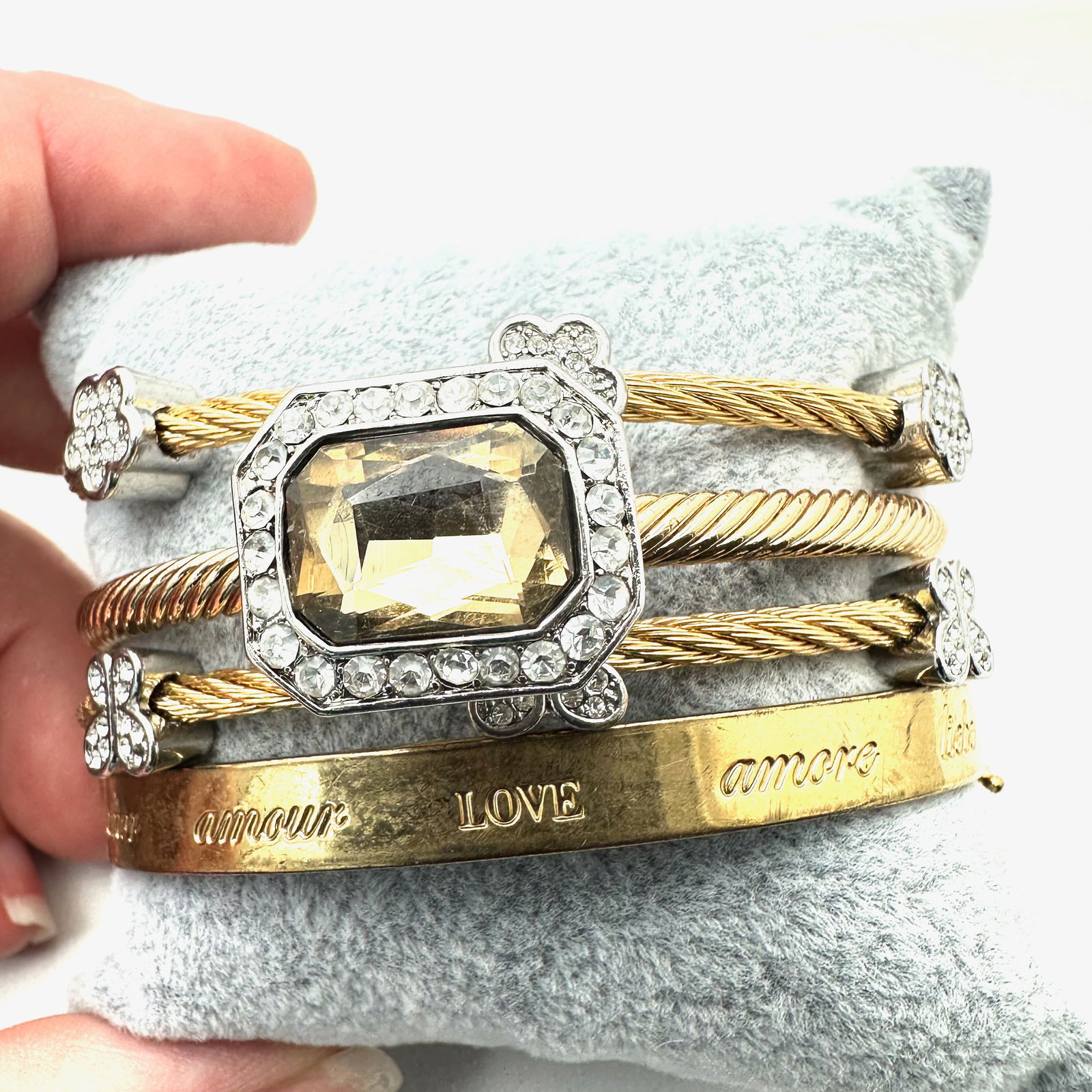 Vintage Jewelry Group Gold Tone Bracelets Stackable (1 of 2)