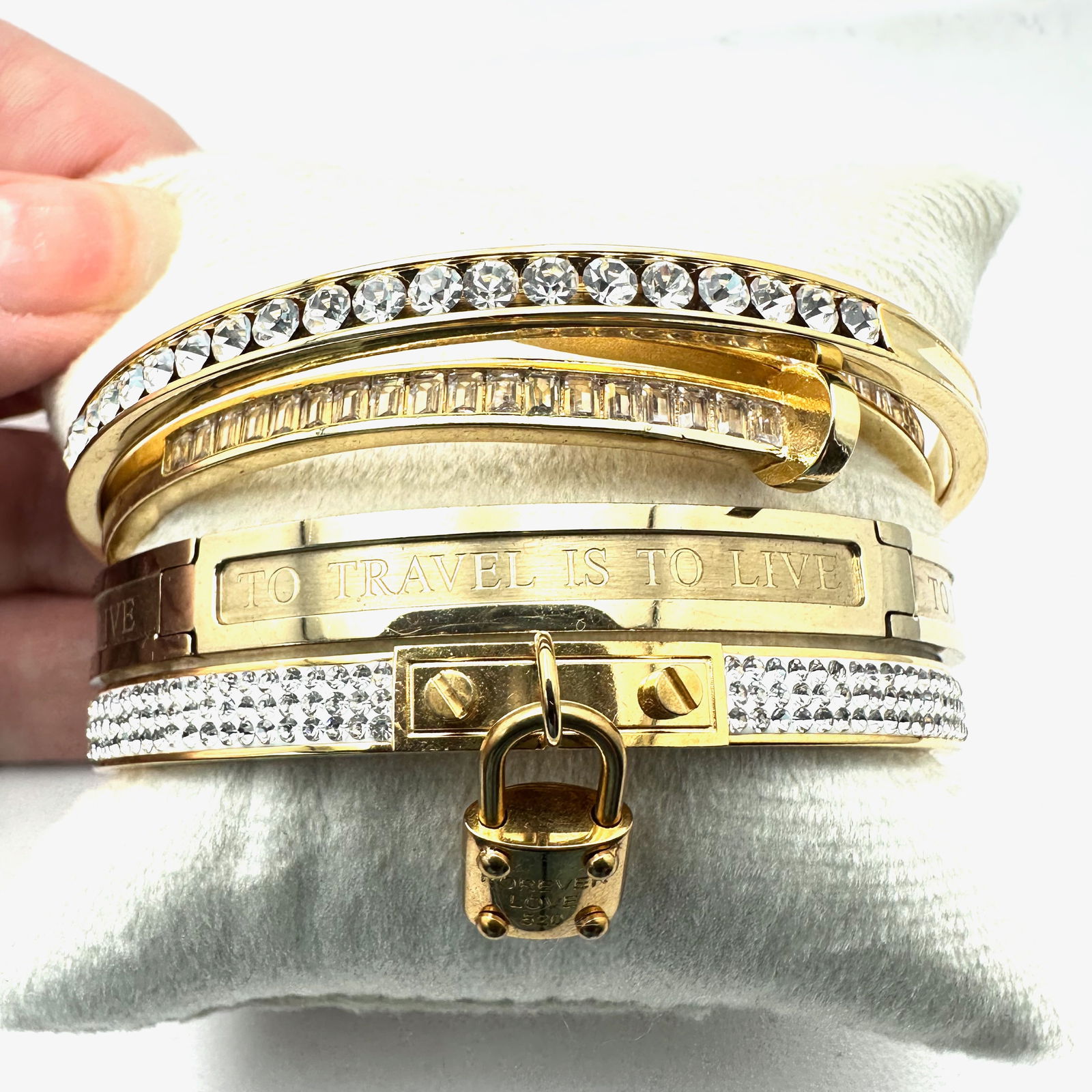 Vintage Jewelry Group Gold Tone Bracelets Stackable (1 of 2)