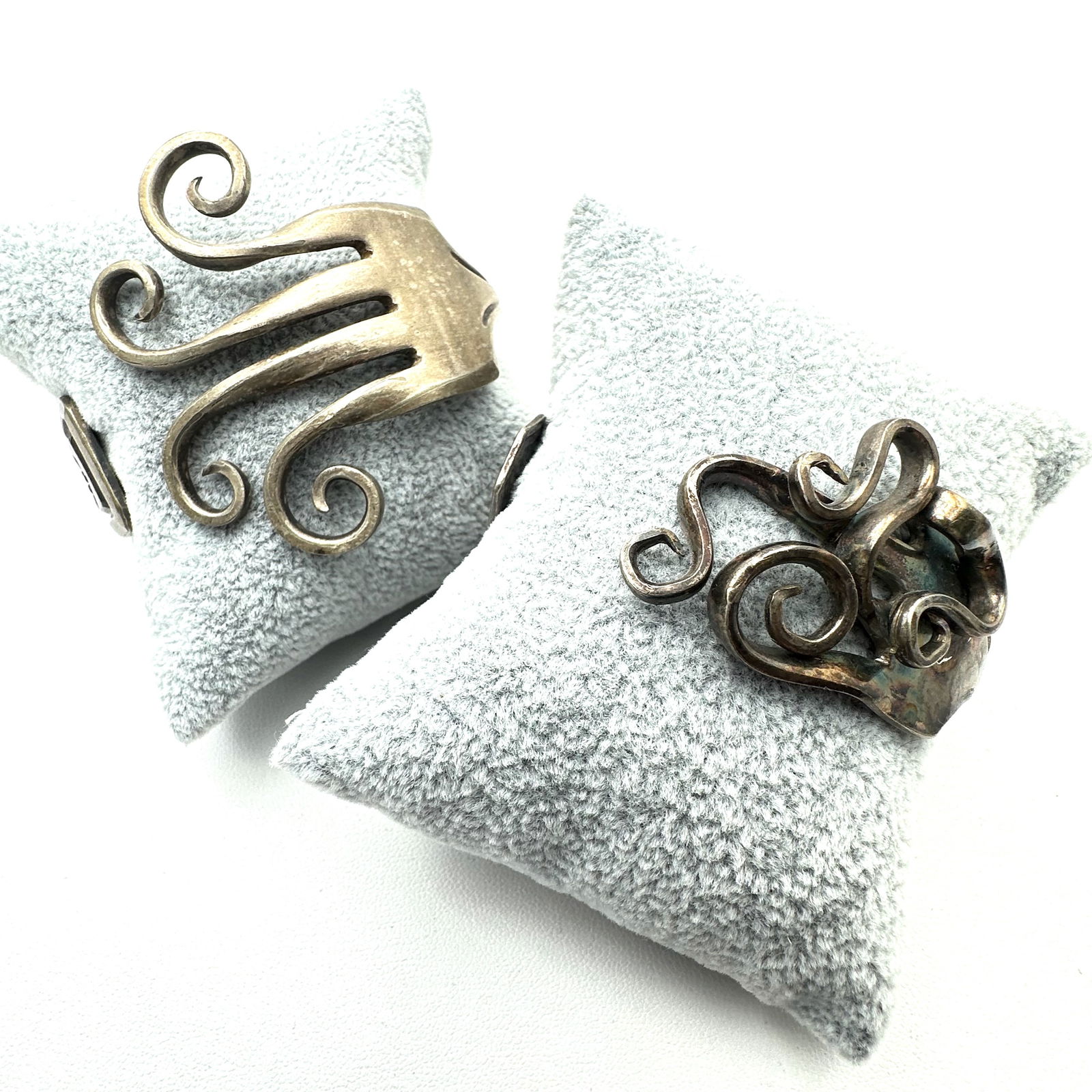 Vintage Jewelry Group of Two Artisan Fork Cuff Bracelets Silver Tone: Vintage Jewelry Group of Two Artisan Fork Cuff Bracelets Silver Tone