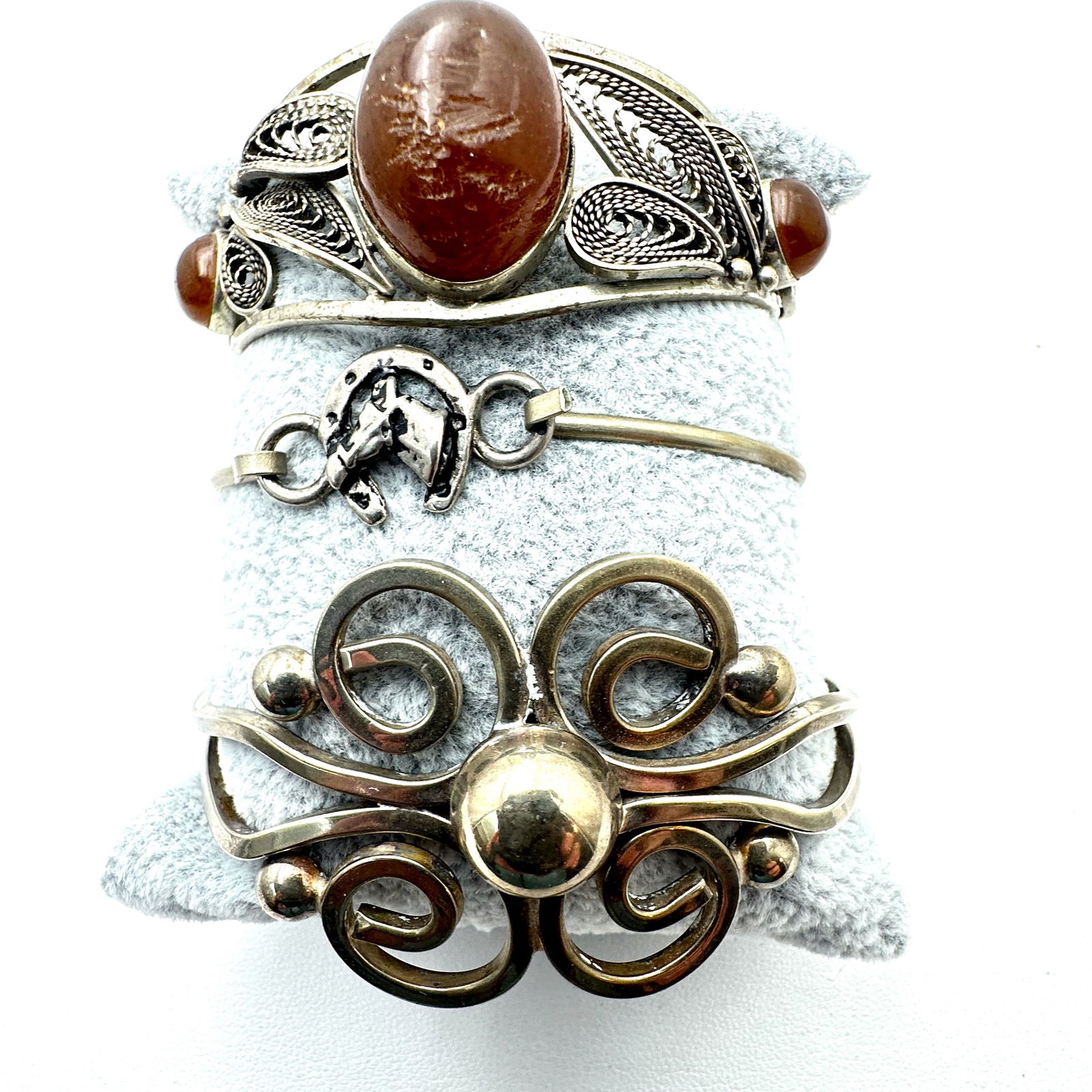 Vintage Jewelry Group Silver Tone Cuff Bracelets 1 Horse Equestrian Design: Vintage Jewelry Group Silver Tone Cuff Bracelets 1 Horse Equestrian Design